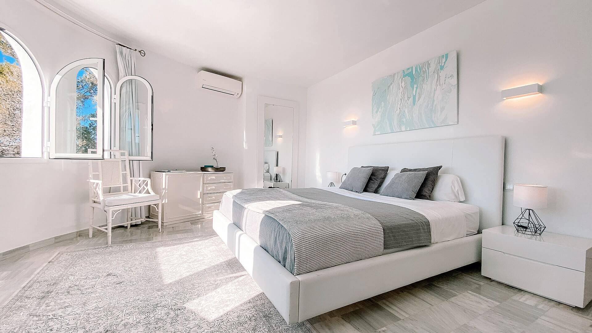VILLA THE WHITE PEARL - 6 Bedrooms - Near Ibiza Town 