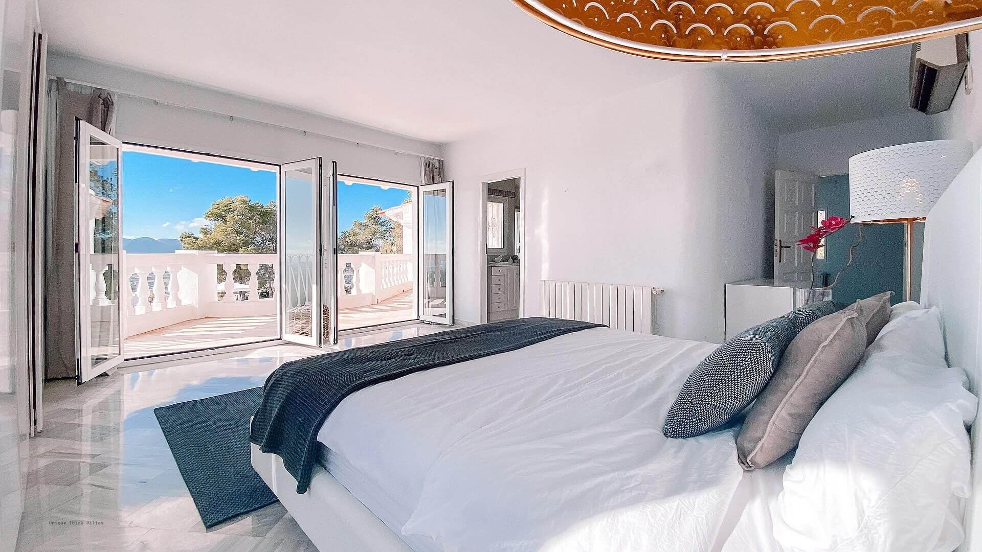 VILLA THE WHITE PEARL - 6 Bedrooms - Near Ibiza Town 