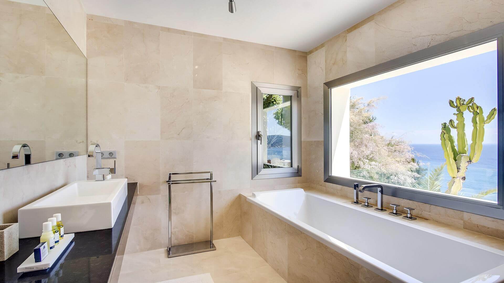 VILLA BLUE HAVEN - 6 Bedrooms - Es Cubells 