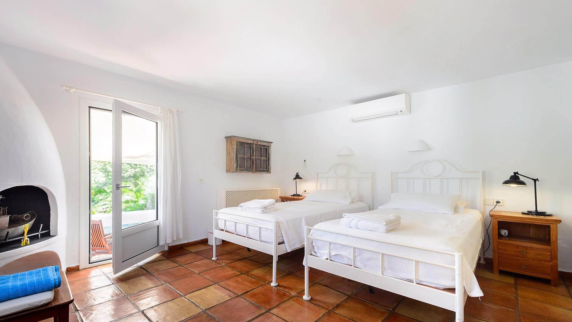 VILLA CIGALA - 7 Bedrooms - Cala Pada/Santa Eulalia (Walk To Beach) 