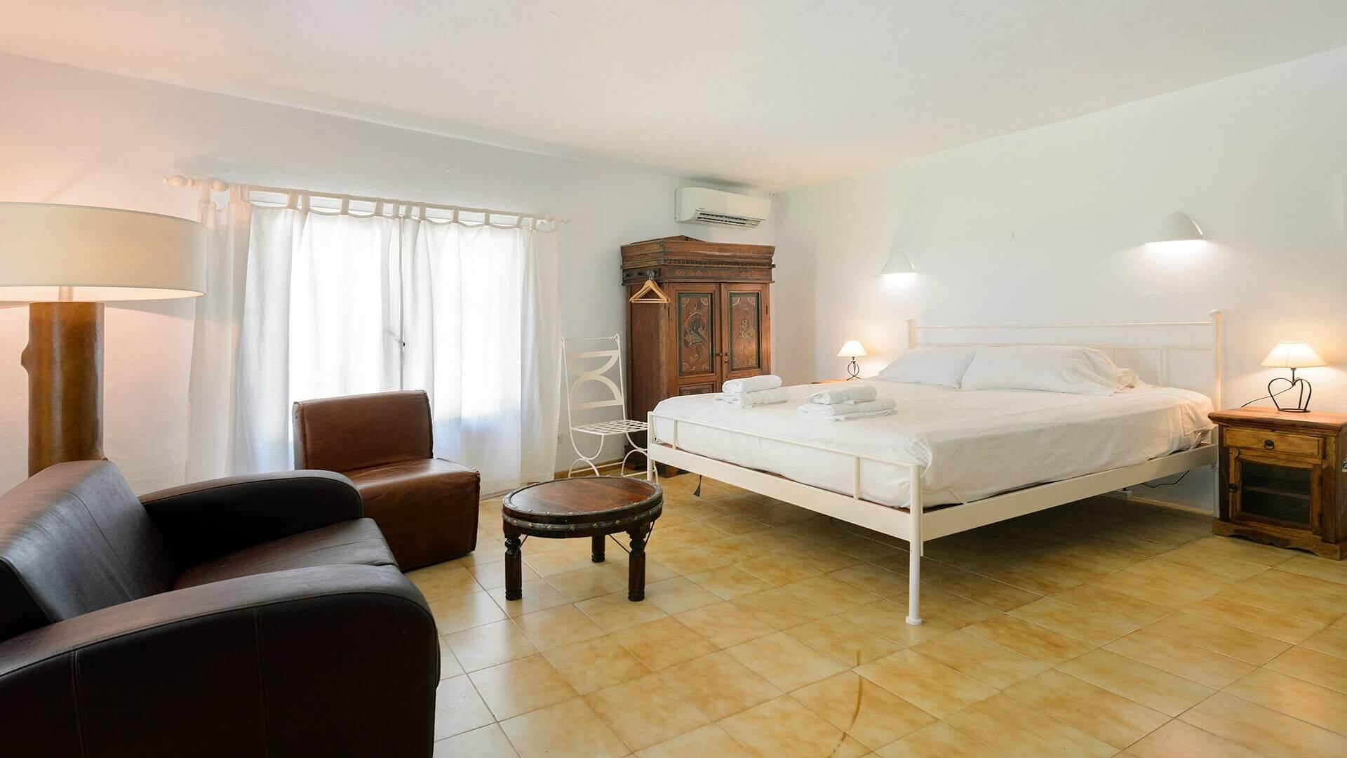 VILLA CIGALA - 7 Bedrooms - Cala Pada/Santa Eulalia (Walk To Beach) 