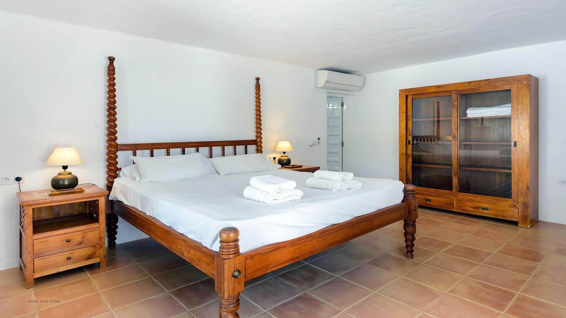 VILLA CIGALA - 7 Bedrooms - Cala Pada/Santa Eulalia (Walk To Beach) 