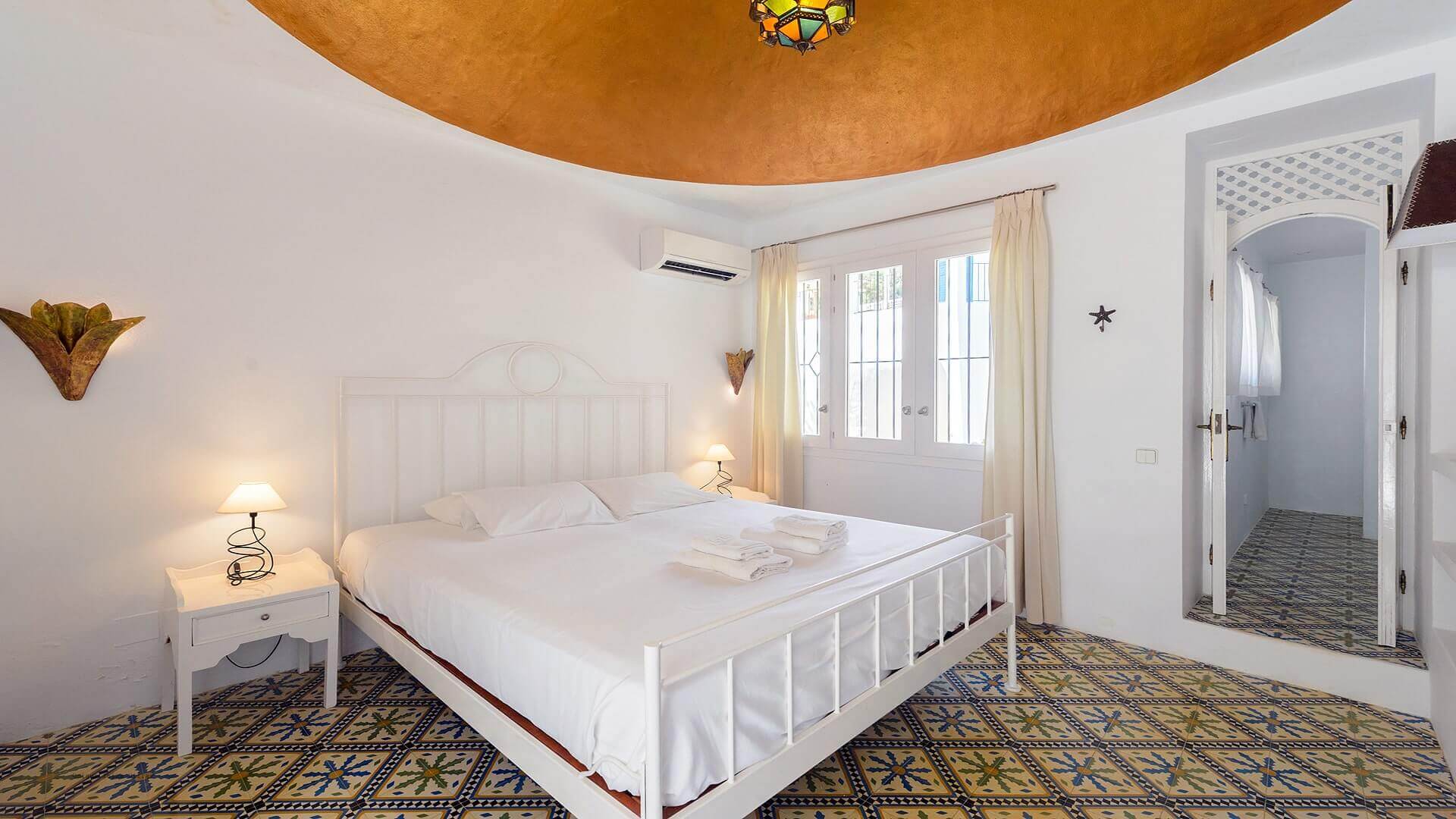 VILLA CIGALA - 8 Bedrooms - Cala Pada/Santa Eulalia (Walk To Beach)