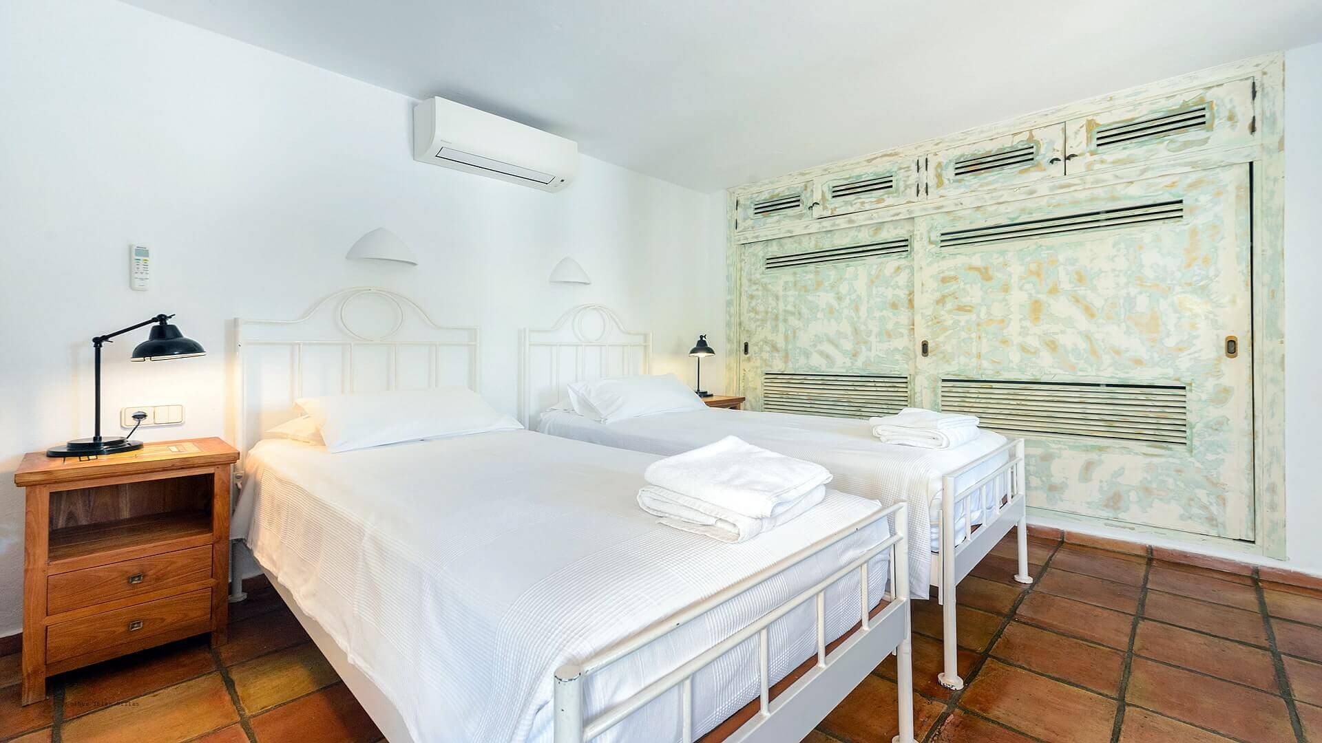 VILLA CIGALA - 5 Bedrooms - Cala Pada/Santa Eulalia (Walk To Beach)  