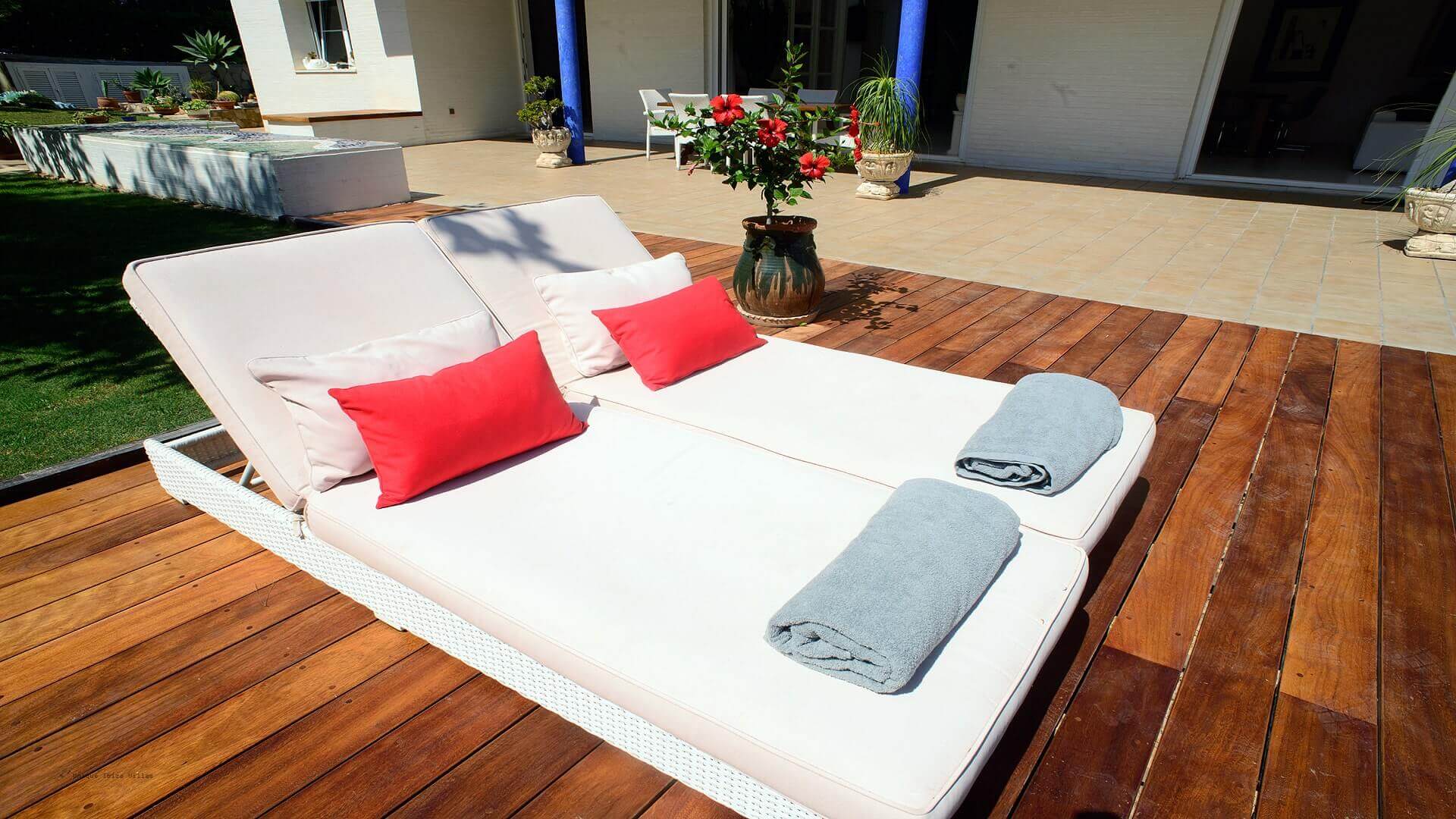 VILLA CAN LLUSIA - 4 bedrooms - San Antonio (Walk To Beach) 
