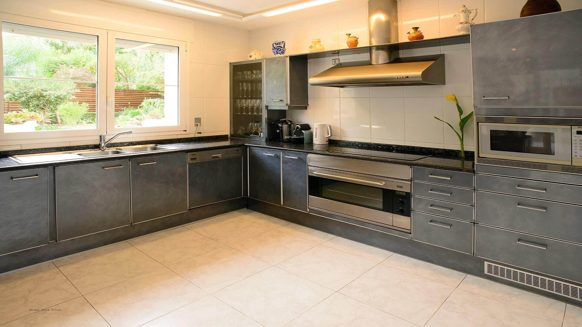 VILLA CAN LLUSIA - 4 bedrooms - San Antonio (Walk To Beach) 
