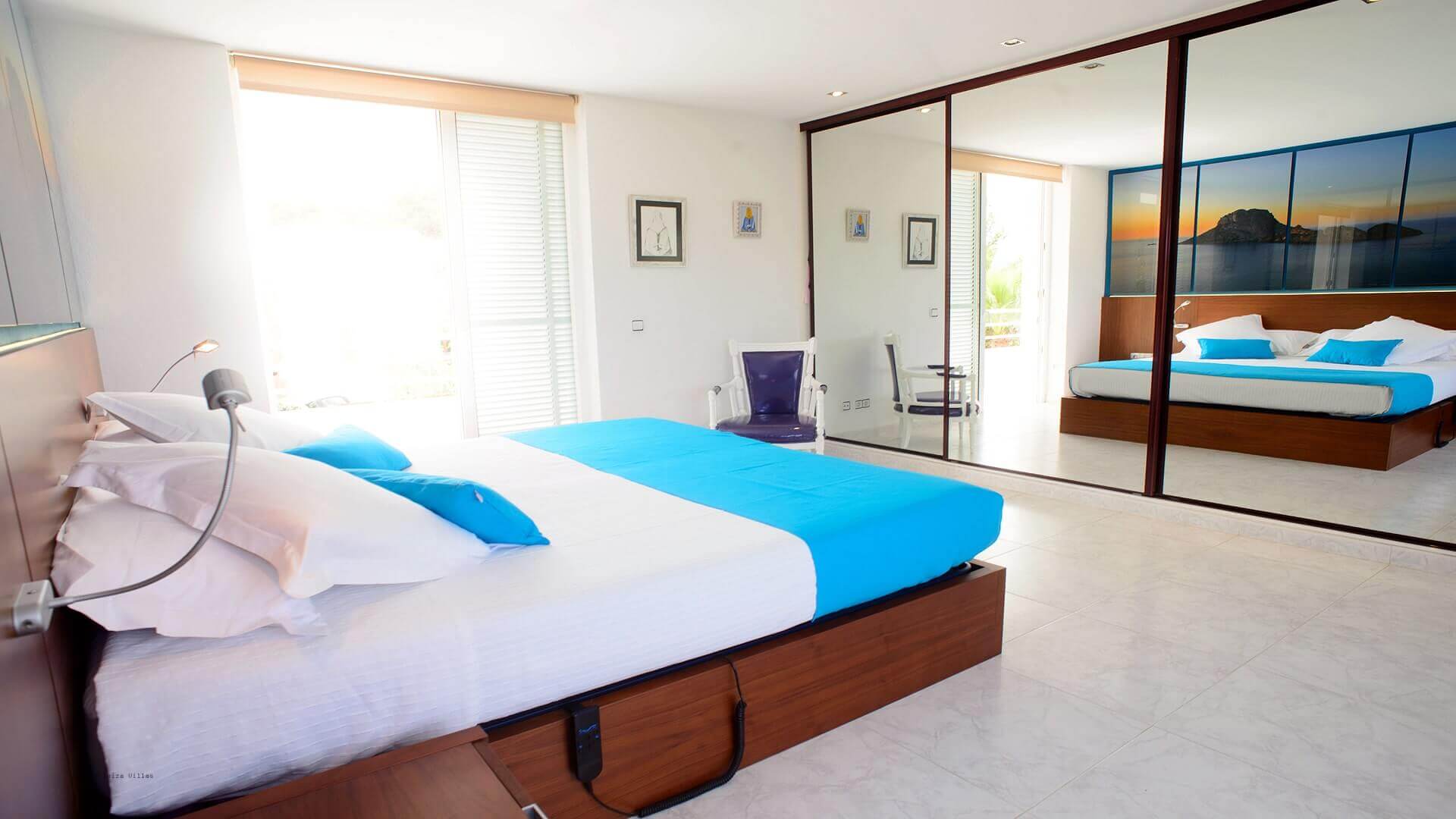 VILLA CAN LLUSIA - 4 bedrooms - San Antonio (Walk To Beach) 