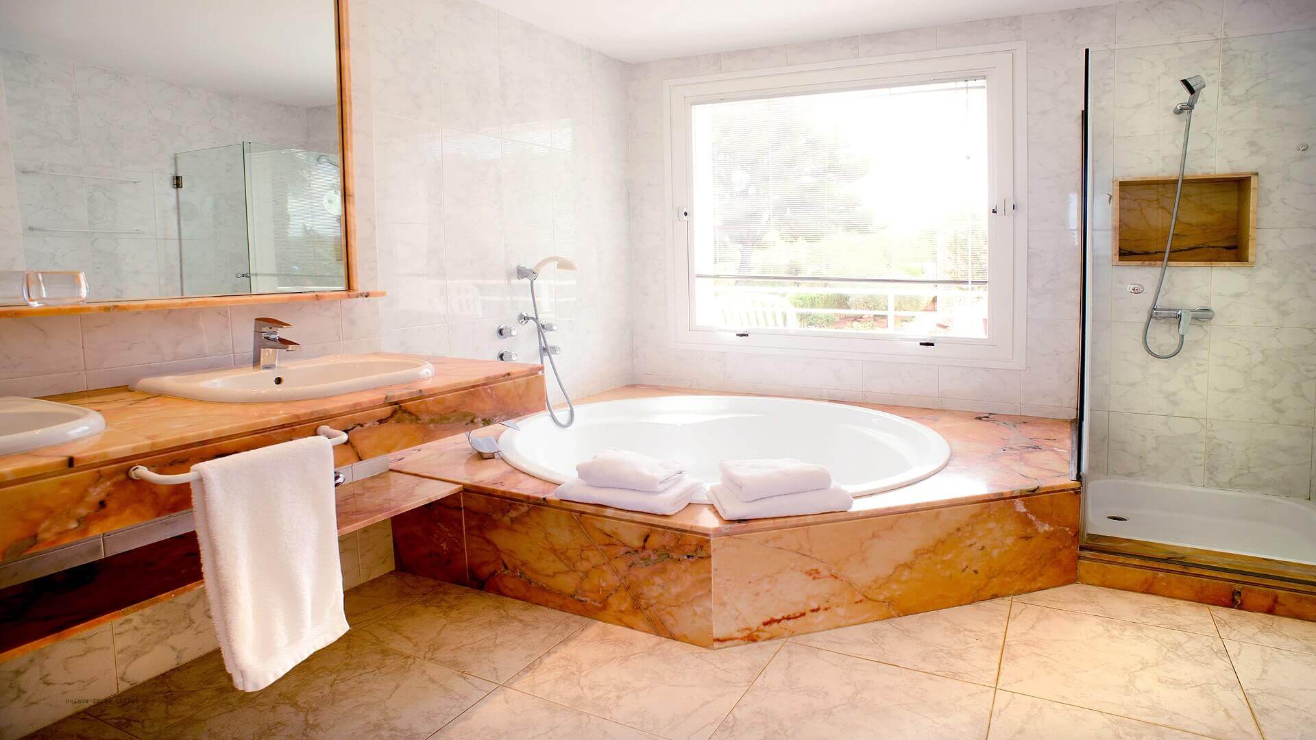 VILLA CAN LLUSIA - 4 bedrooms - San Antonio (Walk To Beach) 