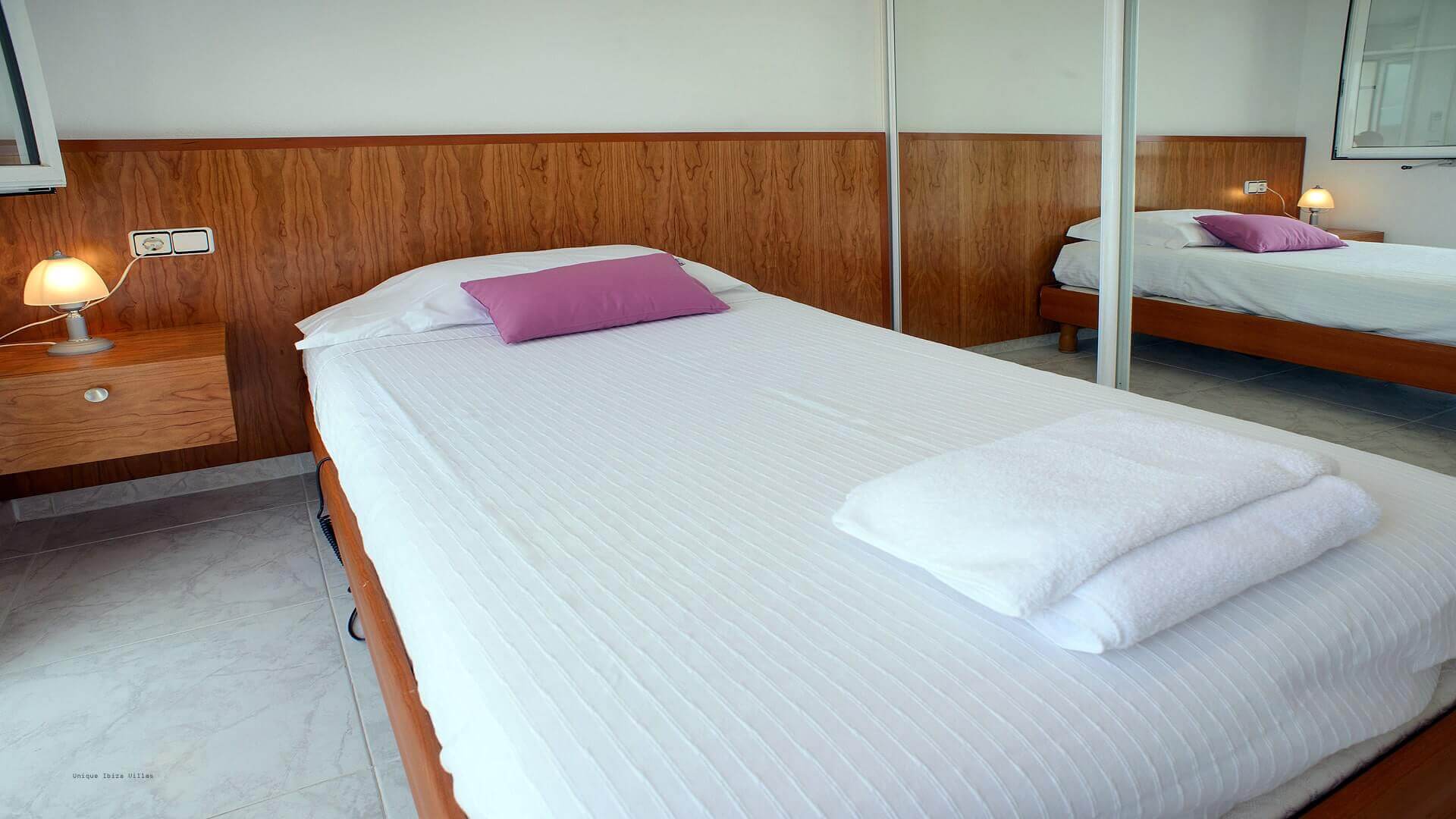 VILLA CAN LLUSIA - 4 bedrooms - San Antonio (Walk To Beach) 