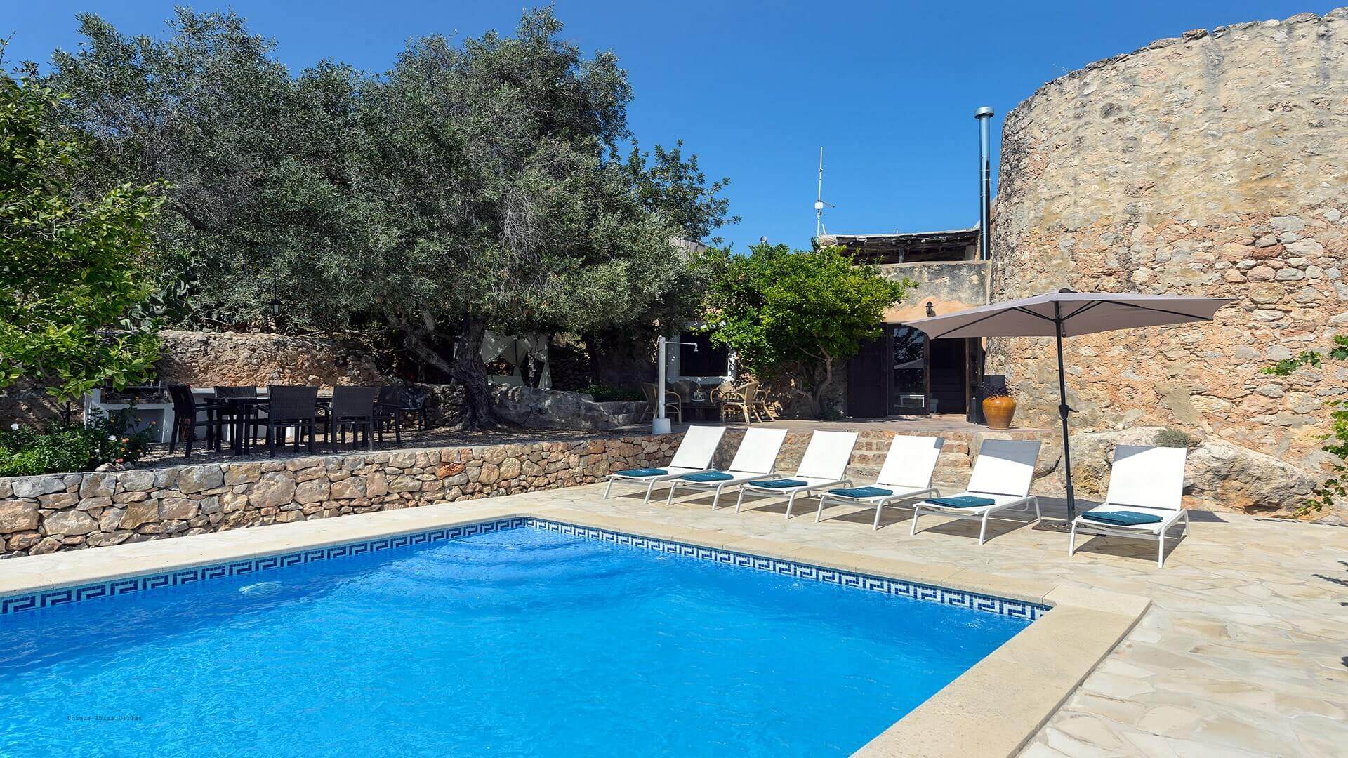 VILLA TORRE BES - 4 Bedrooms - Near San Antonio 