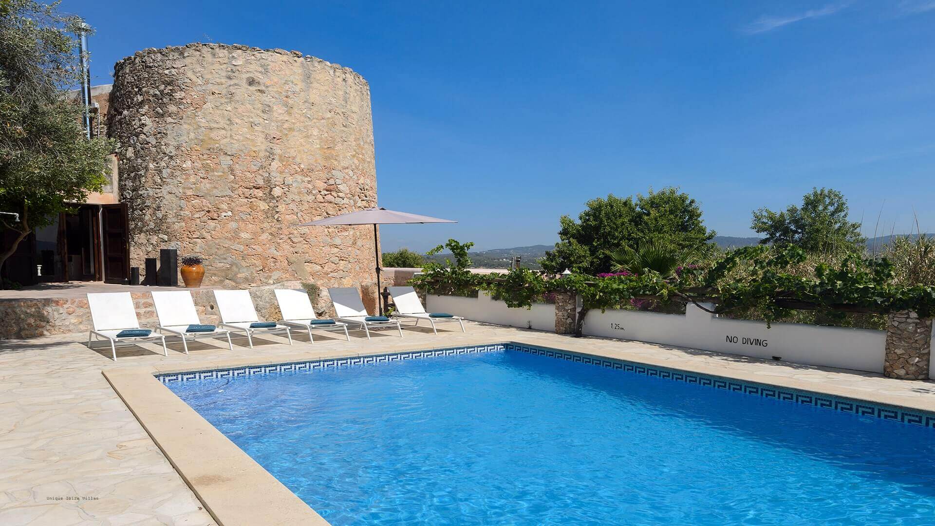VILLA TORRE BES - 4 Bedrooms - Near San Antonio 