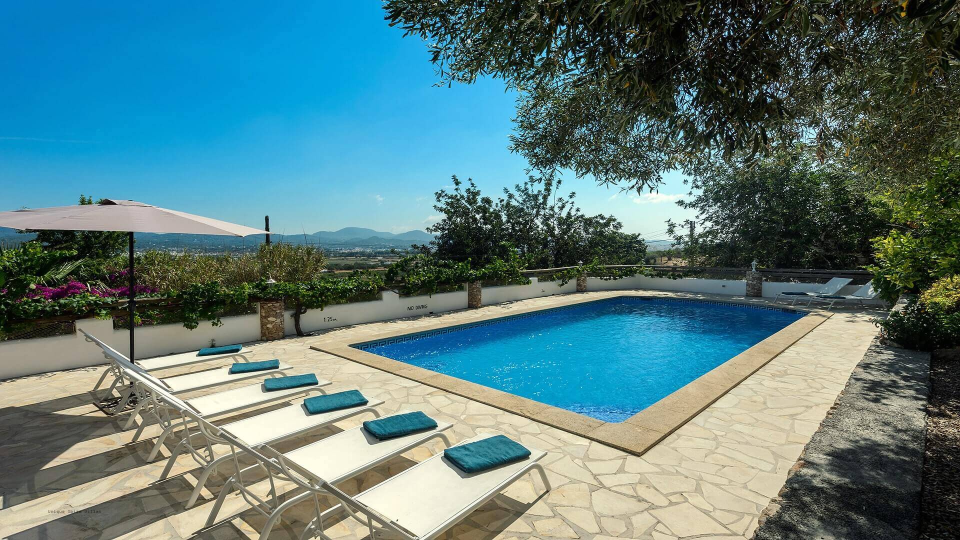 VILLA TORRE BES - 4 Bedrooms - Near San Antonio 