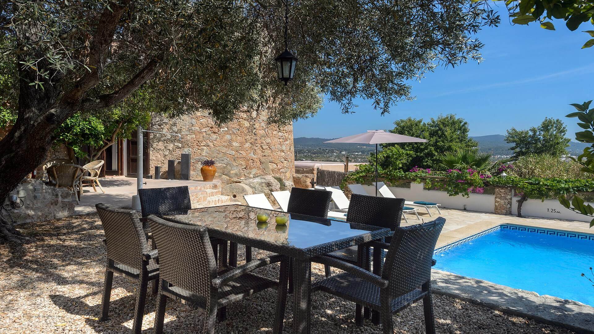 VILLA TORRE BES - 4 Bedrooms - Near San Antonio 