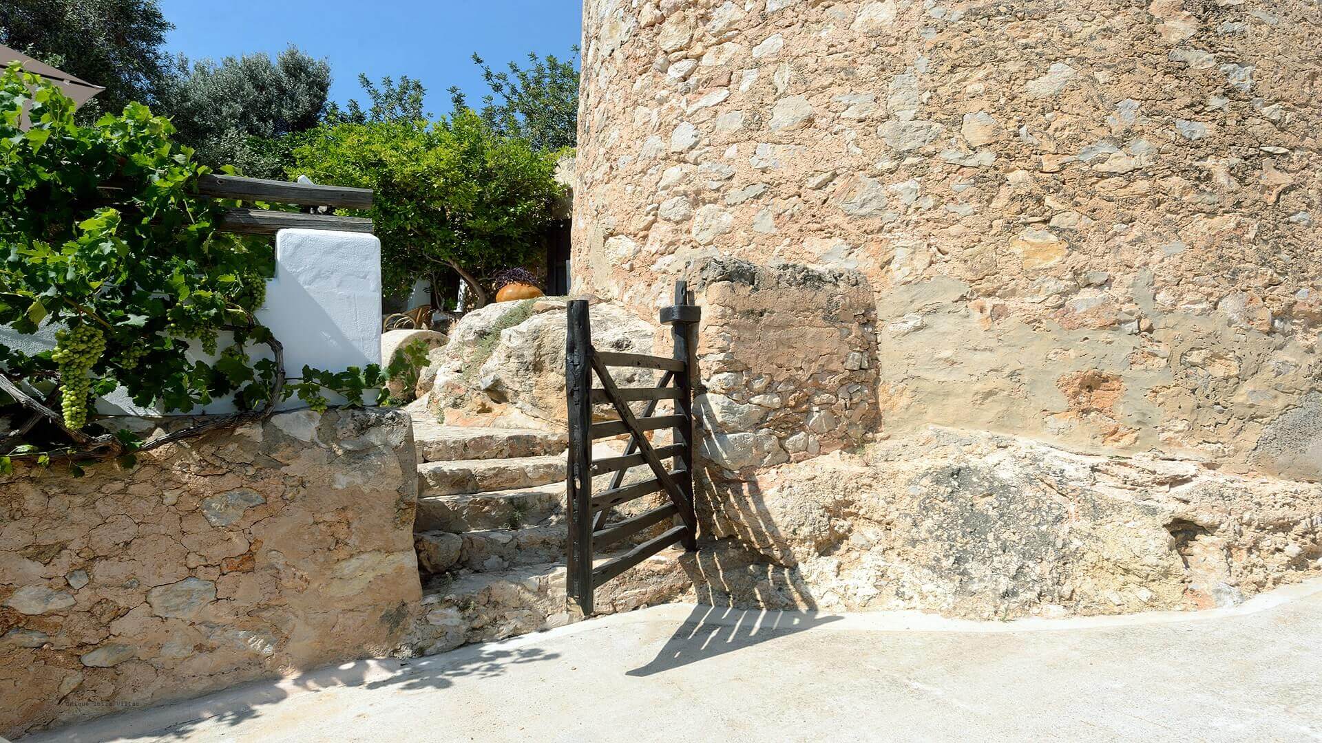 VILLA TORRE BES - 4 Bedrooms - Near San Antonio 