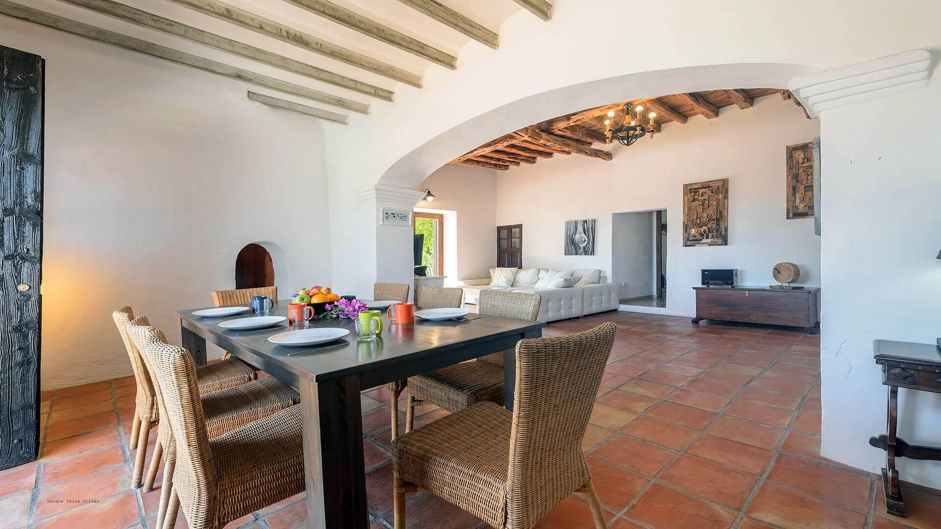 VILLA TORRE BES - 4 Bedrooms - Near San Antonio 