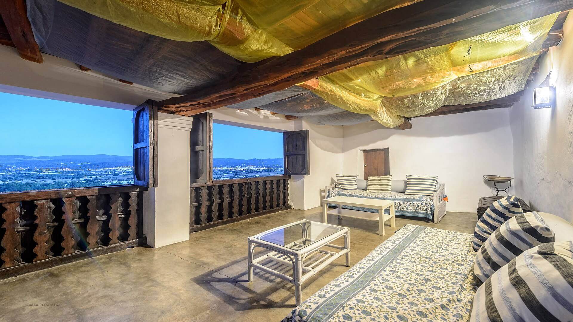 VILLA TORRE BES - 4 Bedrooms - Near San Antonio 