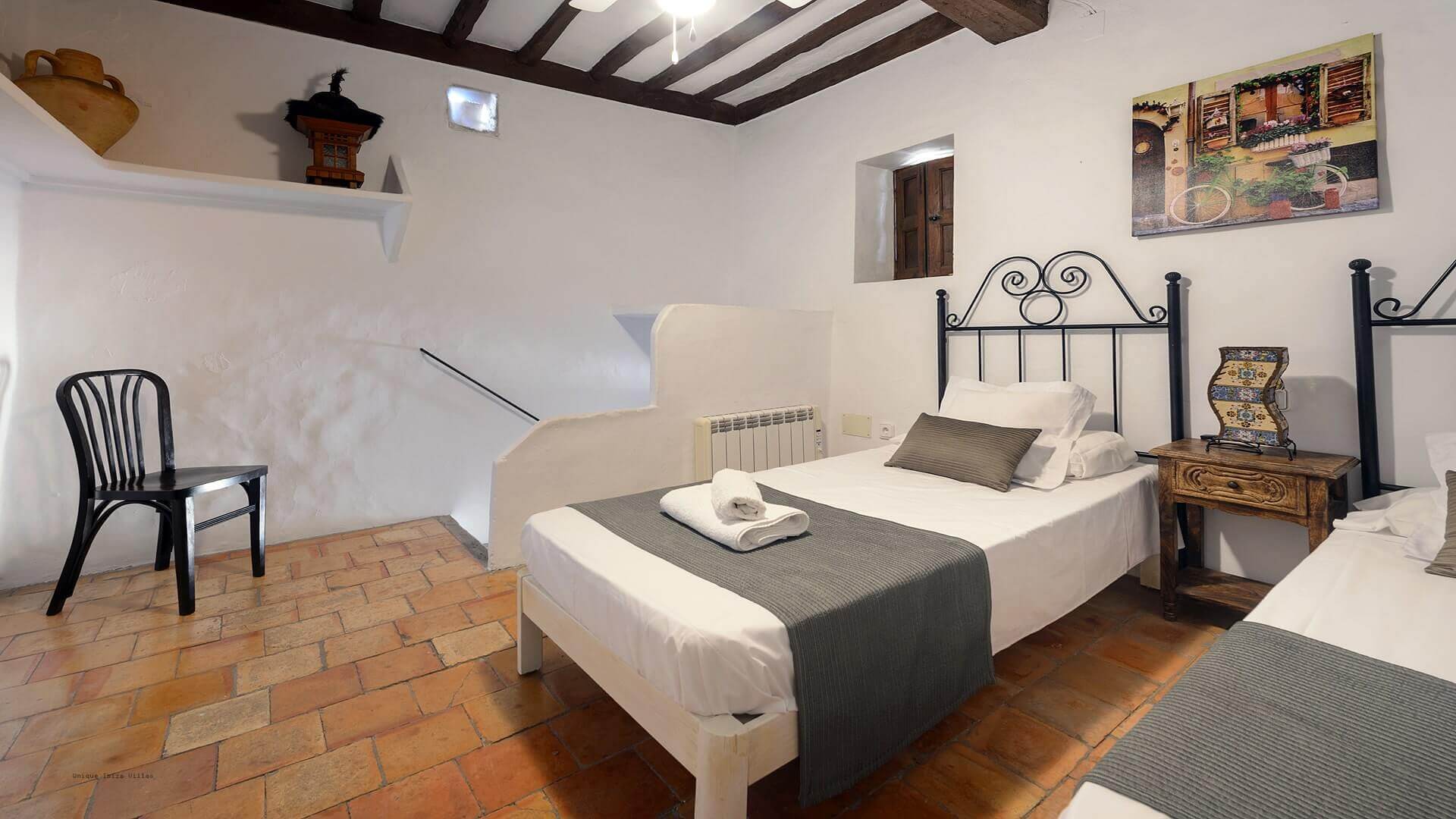 VILLA TORRE BES - 4 Bedrooms - Near San Antonio 