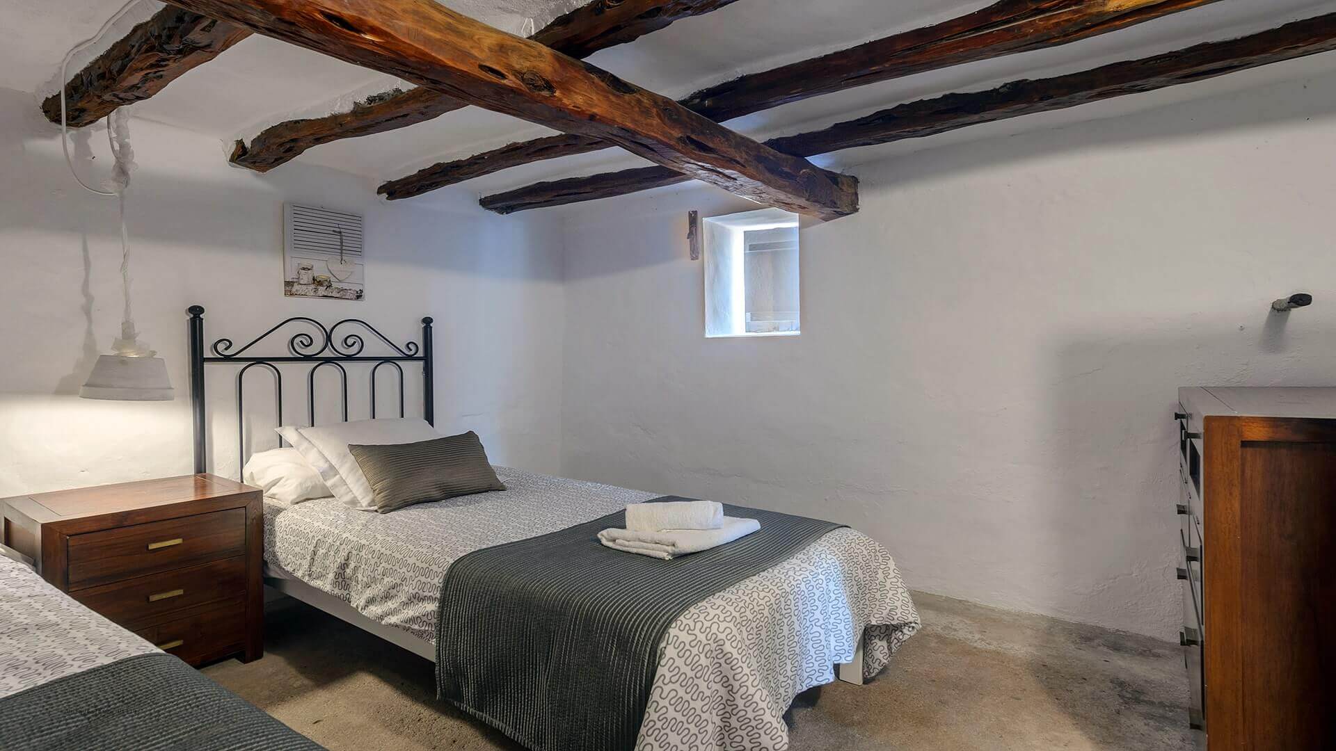 VILLA TORRE BES - 4 Bedrooms - Near San Antonio 