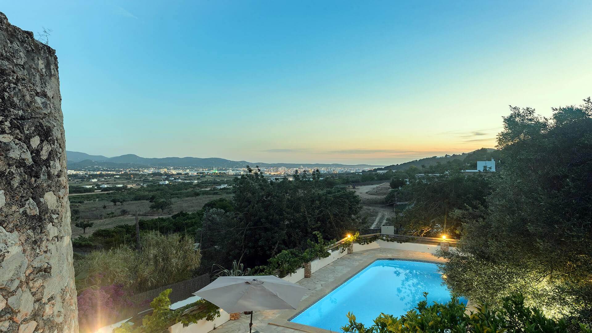 VILLA TORRE BES - 4 Bedrooms - Near San Antonio 