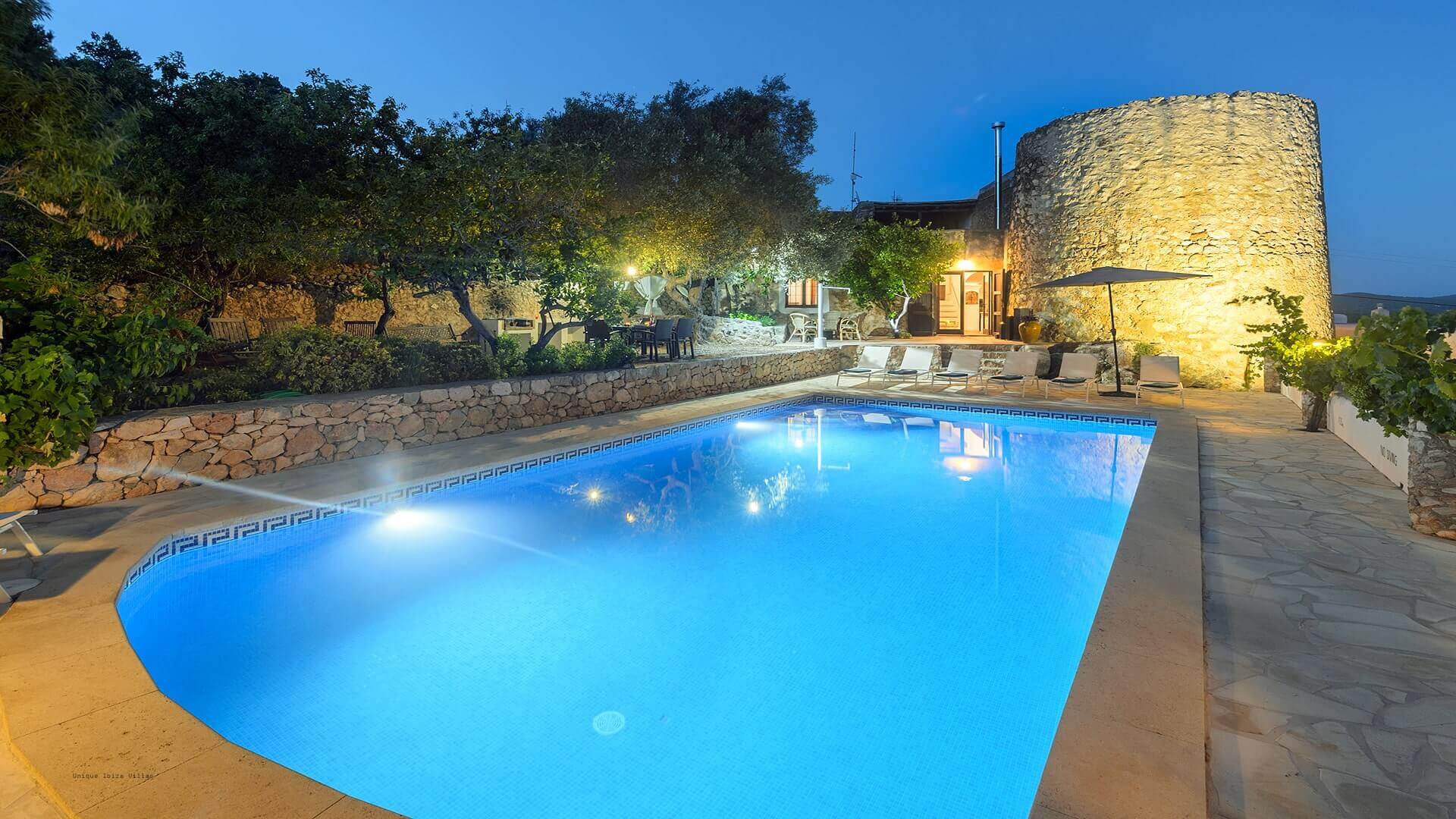 VILLA TORRE BES - 4 Bedrooms - Near San Antonio 