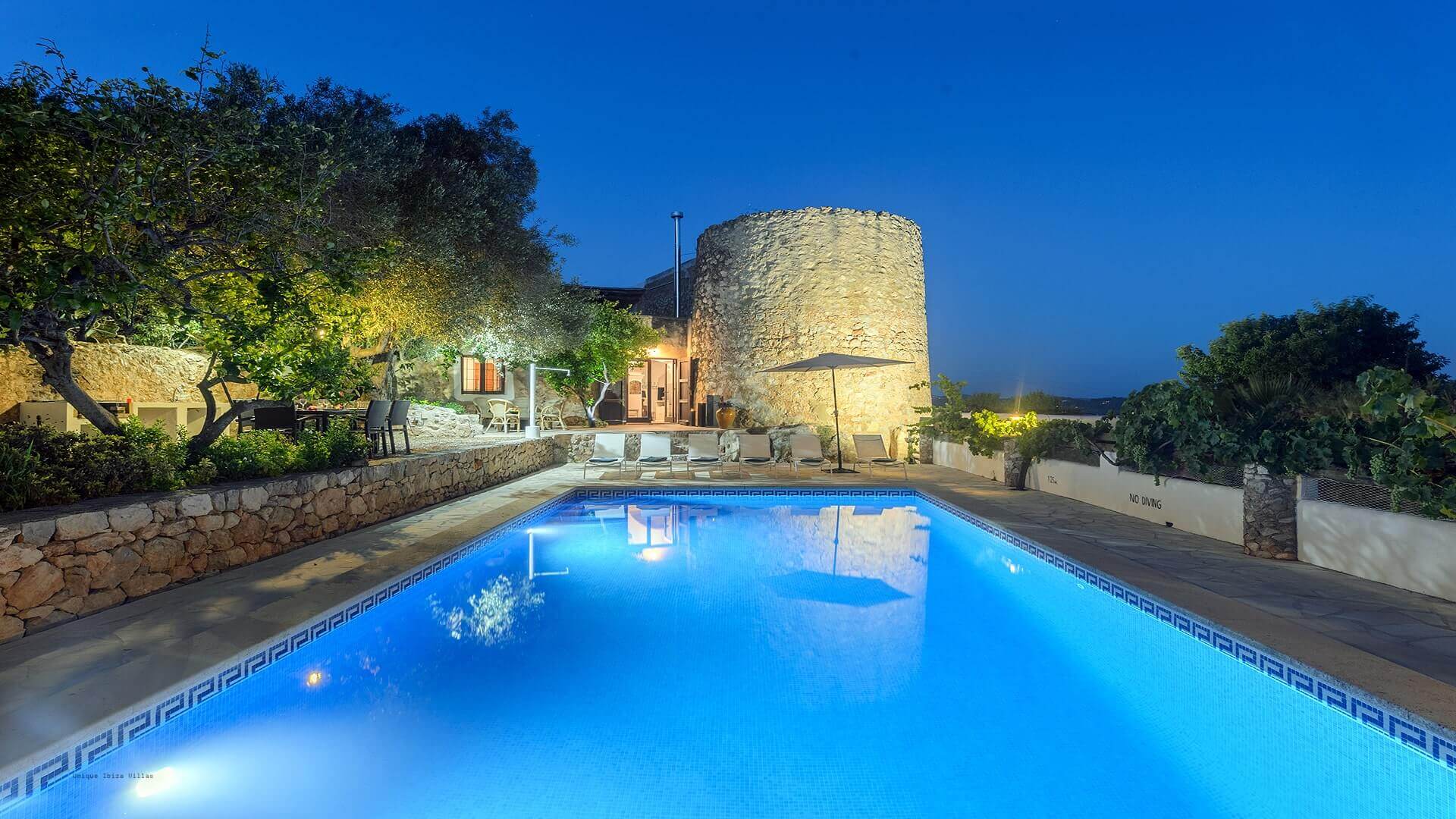 VILLA TORRE BES - 4 Bedrooms - Near San Antonio 