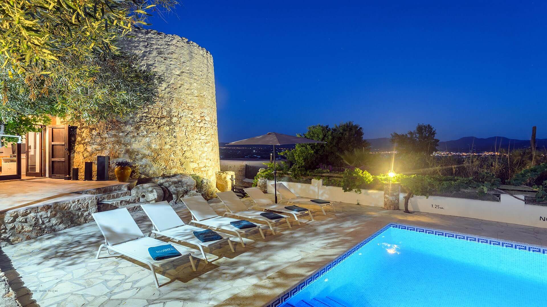 VILLA TORRE BES - 4 Bedrooms - Near San Antonio 