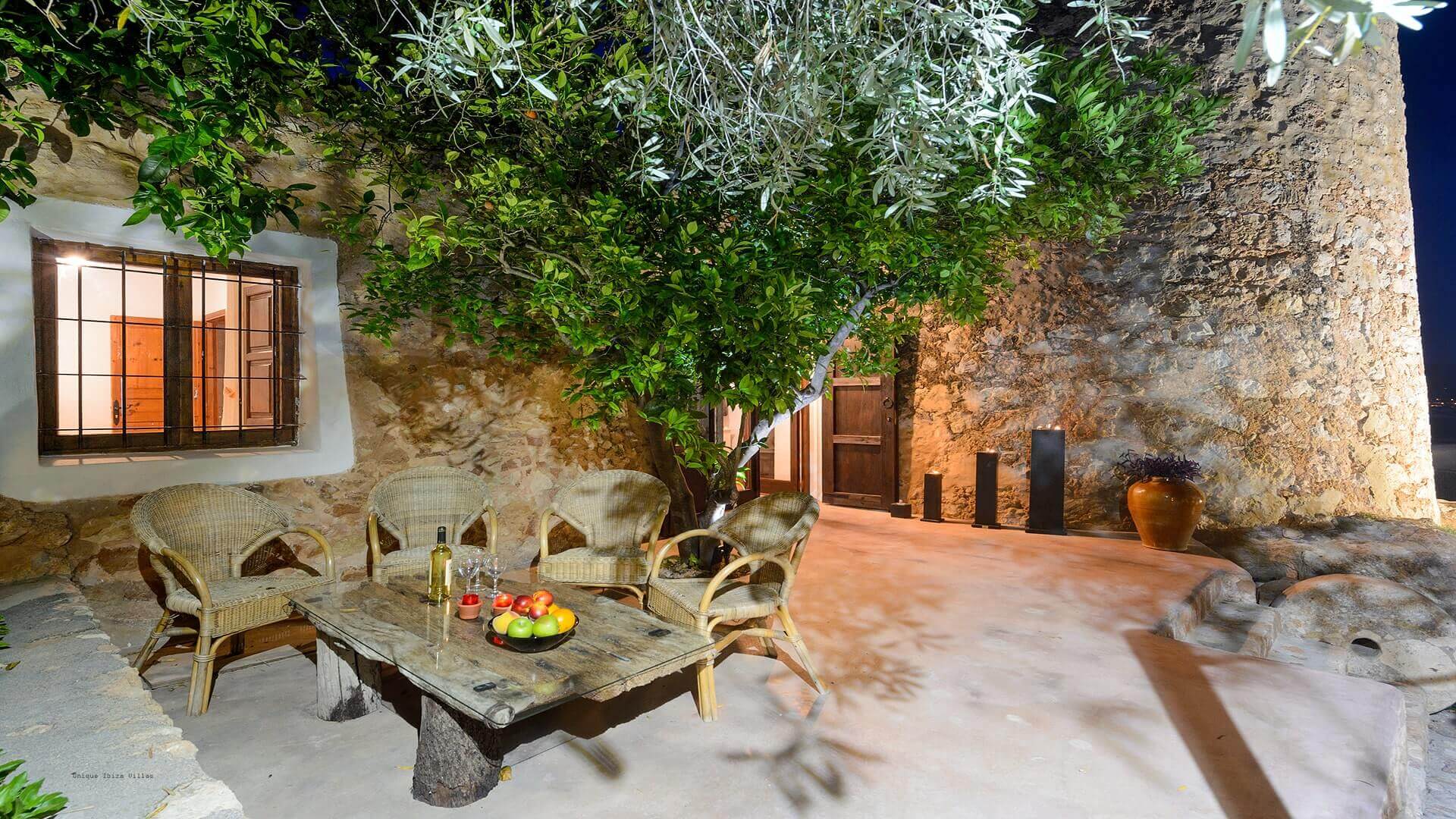 VILLA TORRE BES - 4 Bedrooms - Near San Antonio 