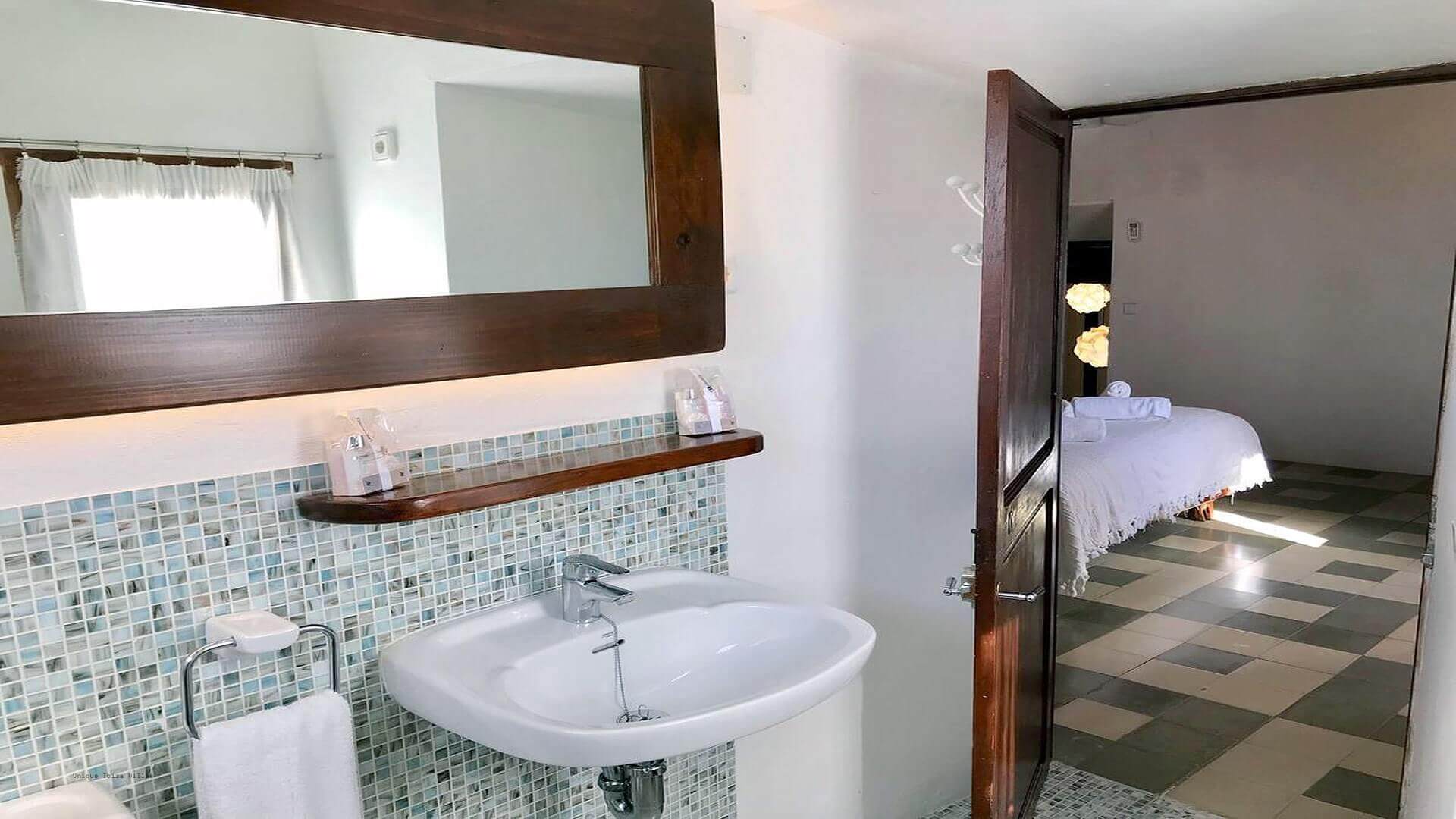 VILLA CUNA - 4 Bedrooms - San Jose (Walk To Village) 