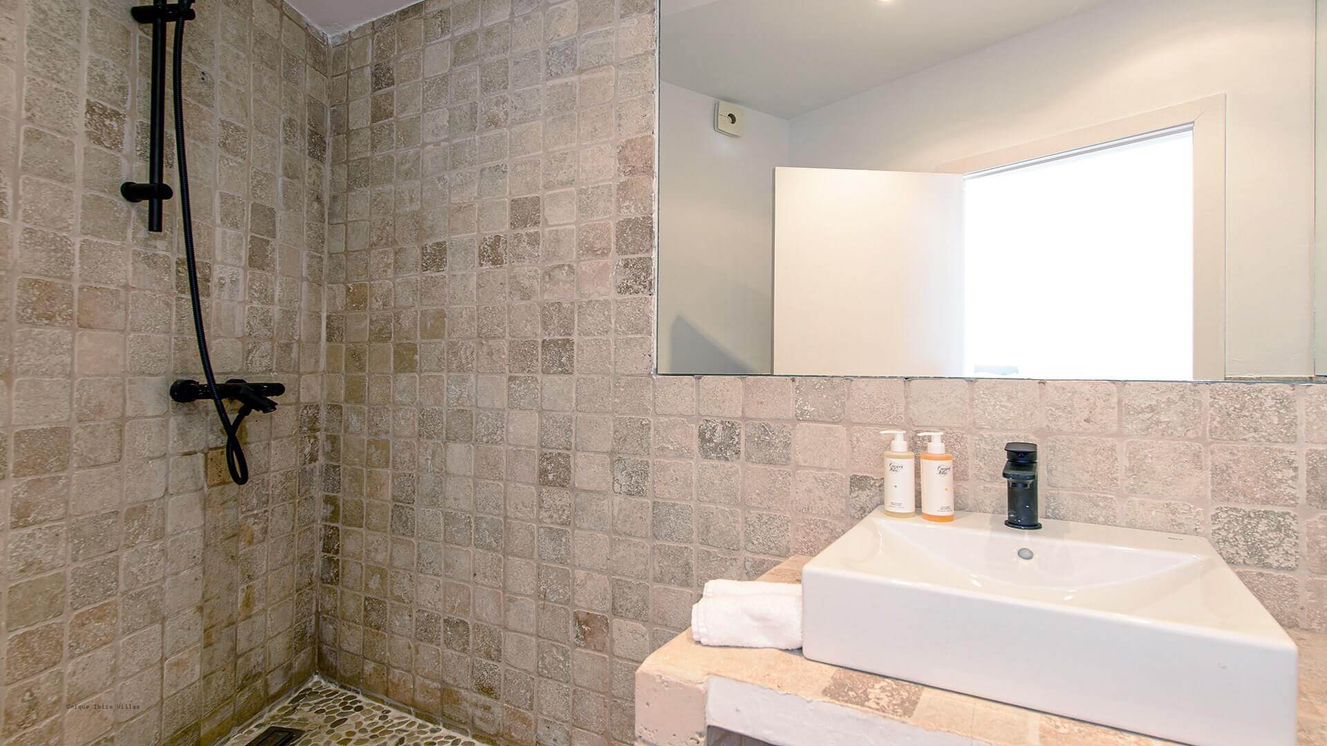VILLA INFINITA - 5 Bedrooms - Roca Llisa