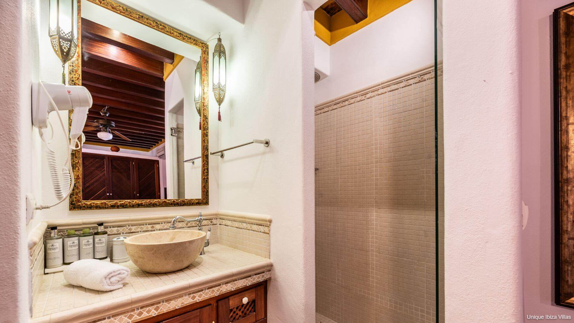 VILLA ANDREUET - 4 Bedrooms - San Carlos/Aguas Blancas (Rural)