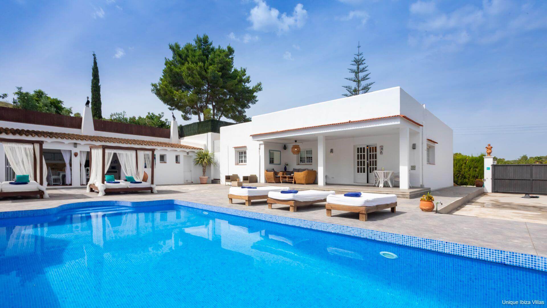 VILLA ISABELLE - 5 Bedrooms - San Rafael/Amnesia/UNVRS (Wak To Amenities) 