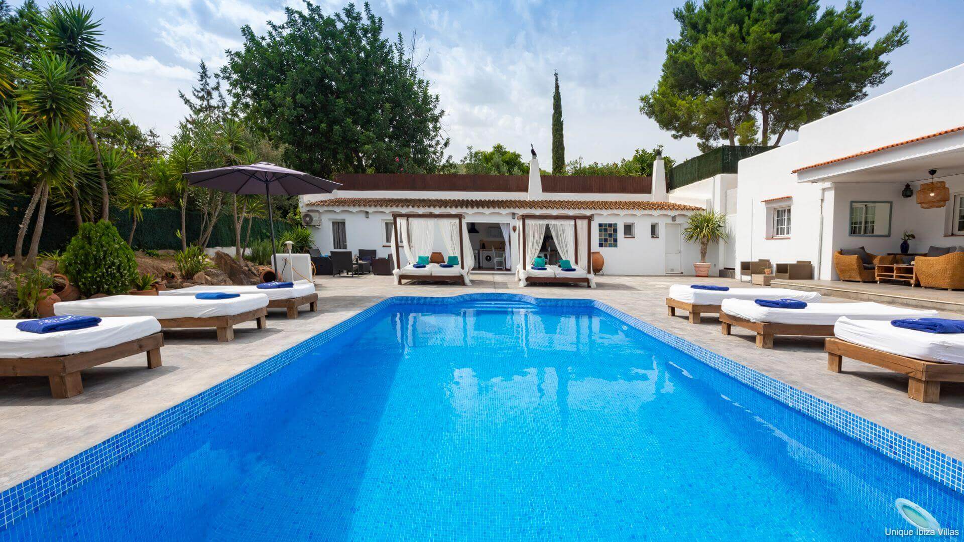 VILLA ISABELLE - 5 Bedrooms - San Rafael/Amnesia/UNVRS (Wak To Amenities) 