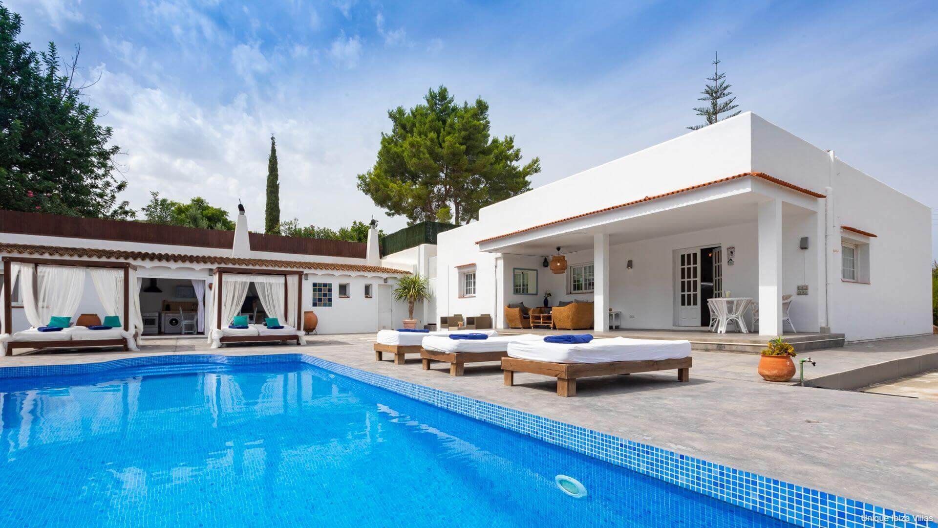 VILLA ISABELLE - 5 Bedrooms - San Rafael/Amnesia/UNVRS (Wak To Amenities) 