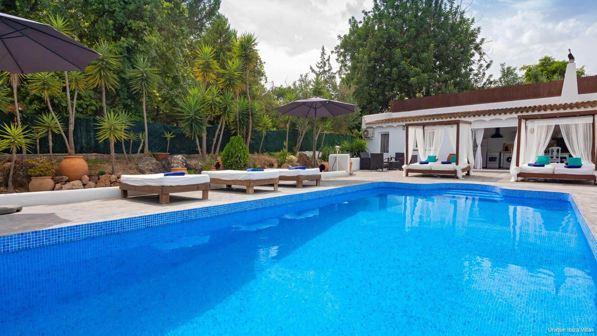 VILLA ISABELLE - 5 Bedrooms - San Rafael/Amnesia/UNVRS (Wak To Amenities) 