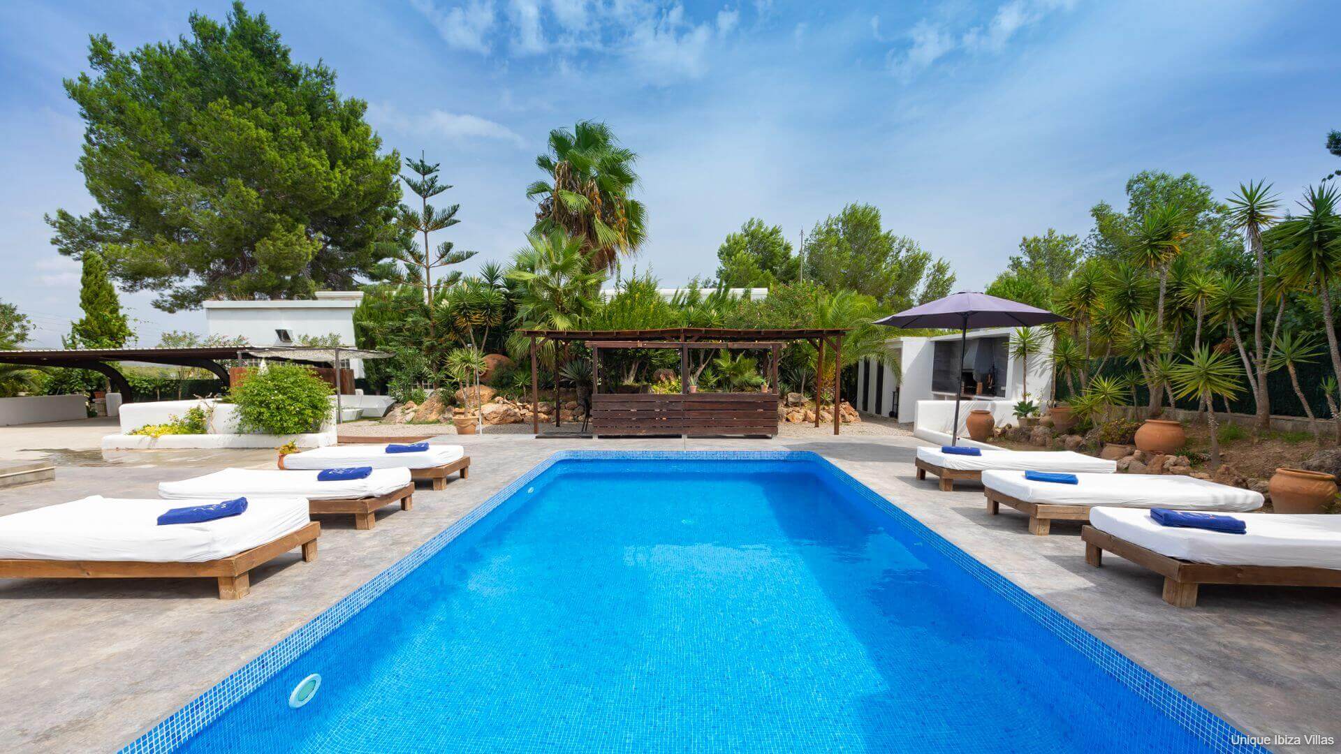 VILLA ISABELLE - 5 Bedrooms - San Rafael/Amnesia/UNVRS (Wak To Amenities) 