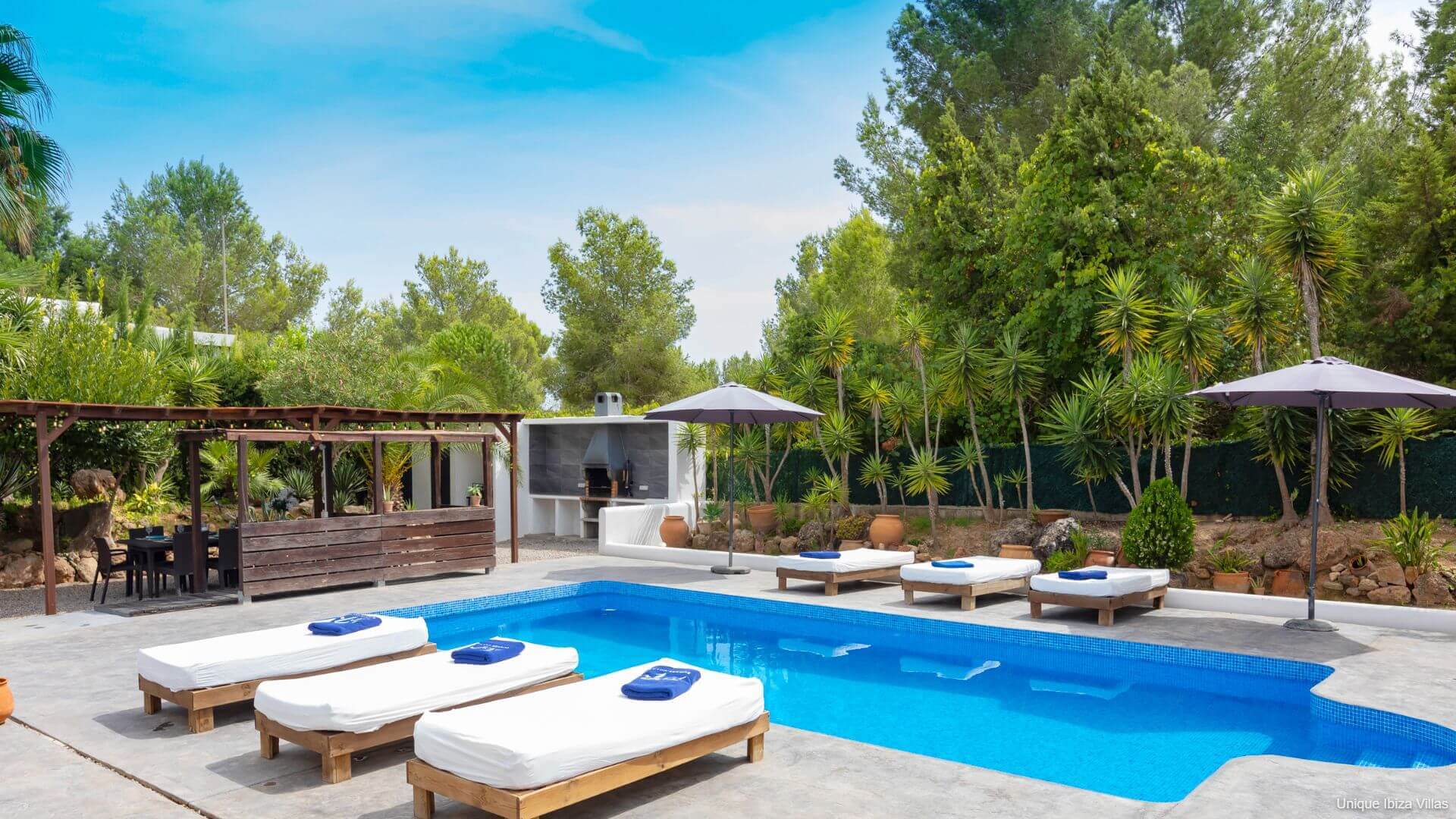 VILLA ISABELLE - 5 Bedrooms - San Rafael/Amnesia/UNVRS (Wak To Amenities) 