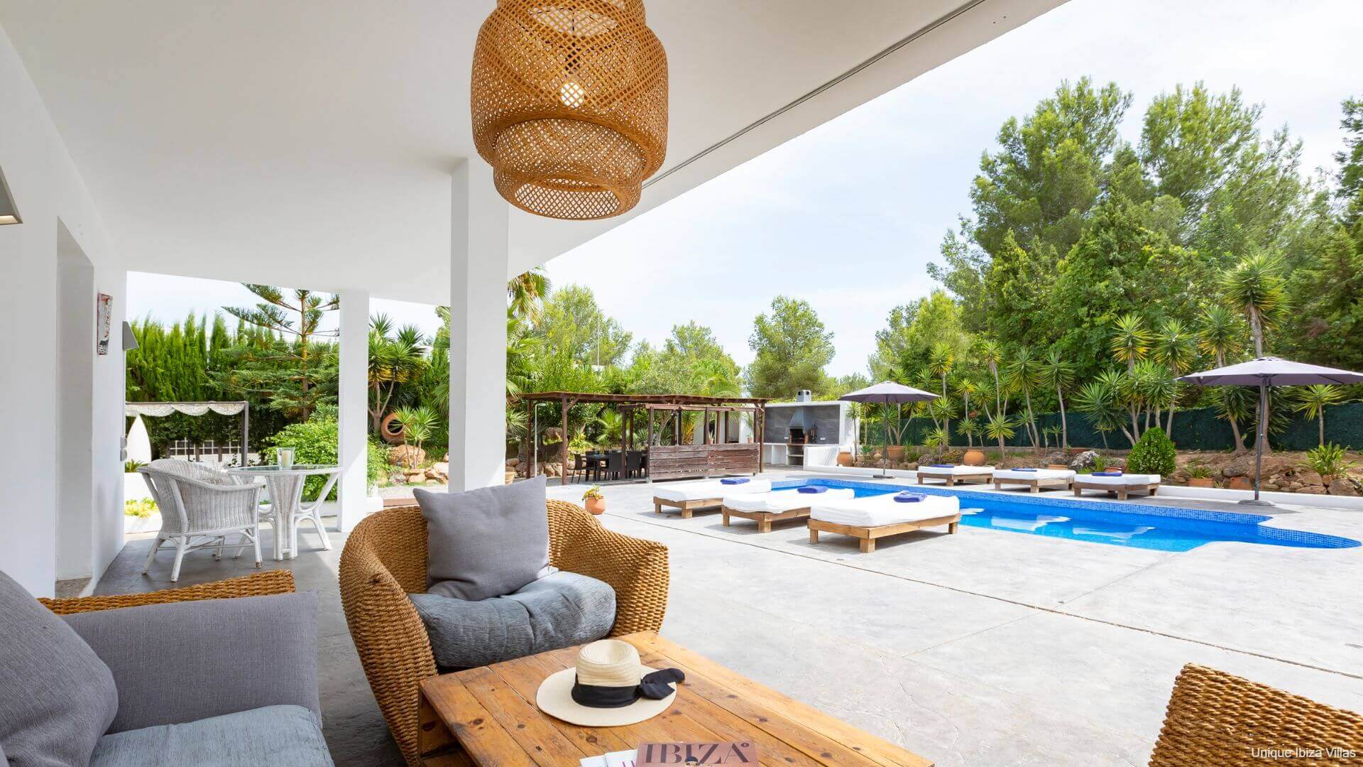 VILLA ISABELLE - 5 Bedrooms - San Rafael/Amnesia/UNVRS (Wak To Amenities) 