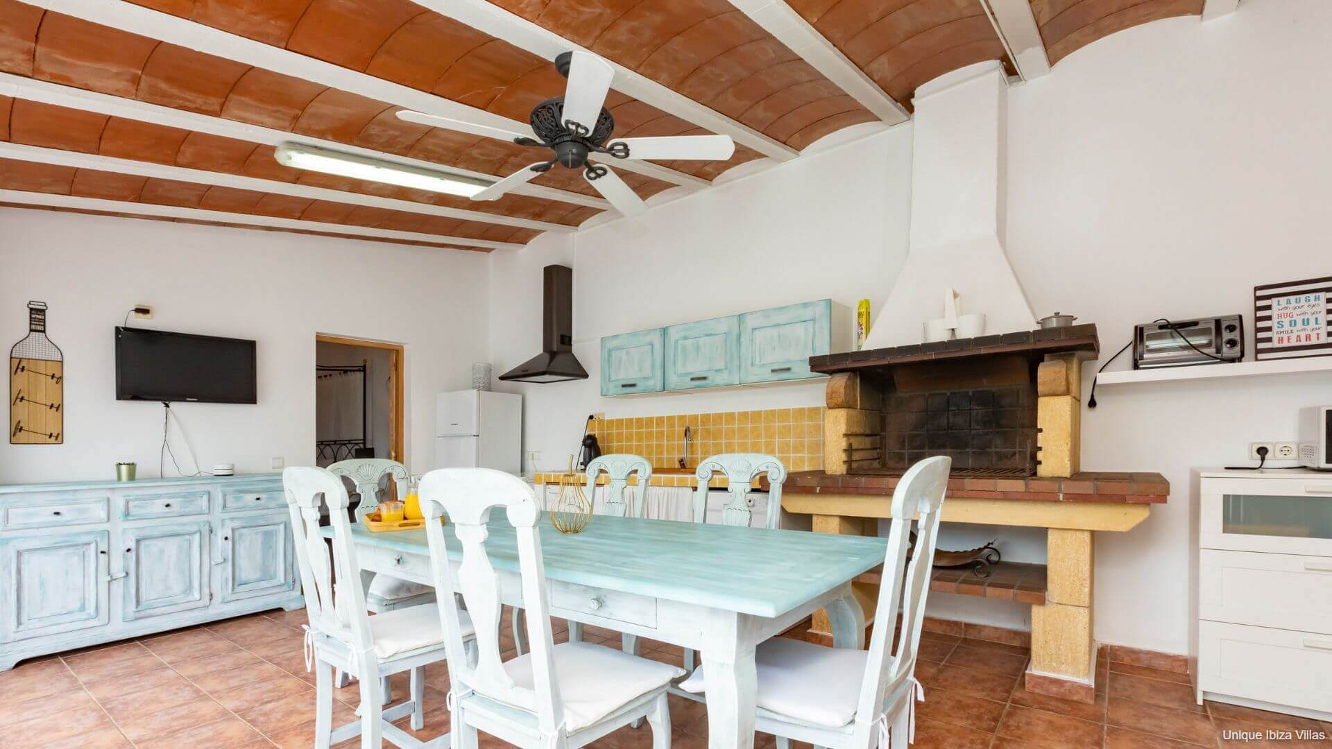 VILLA ISABELLE - 5 Bedrooms - San Rafael/Amnesia/UNVRS (Wak To Amenities) 