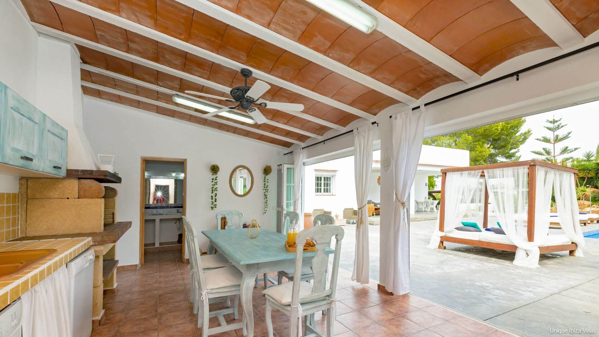 VILLA ISABELLE - 5 Bedrooms - San Rafael/Amnesia/UNVRS (Wak To Amenities) 