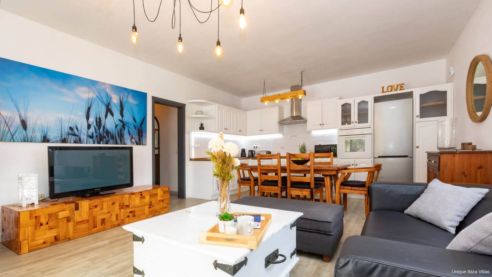 VILLA ISABELLE - 5 Bedrooms - San Rafael/Amnesia/UNVRS (Wak To Amenities) 