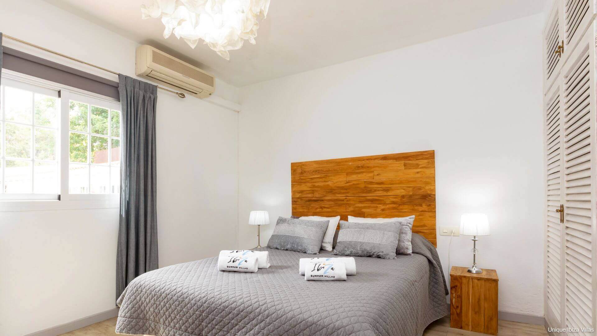 VILLA ISABELLE - 5 Bedrooms - San Rafael/Amnesia/UNVRS (Wak To Amenities) 