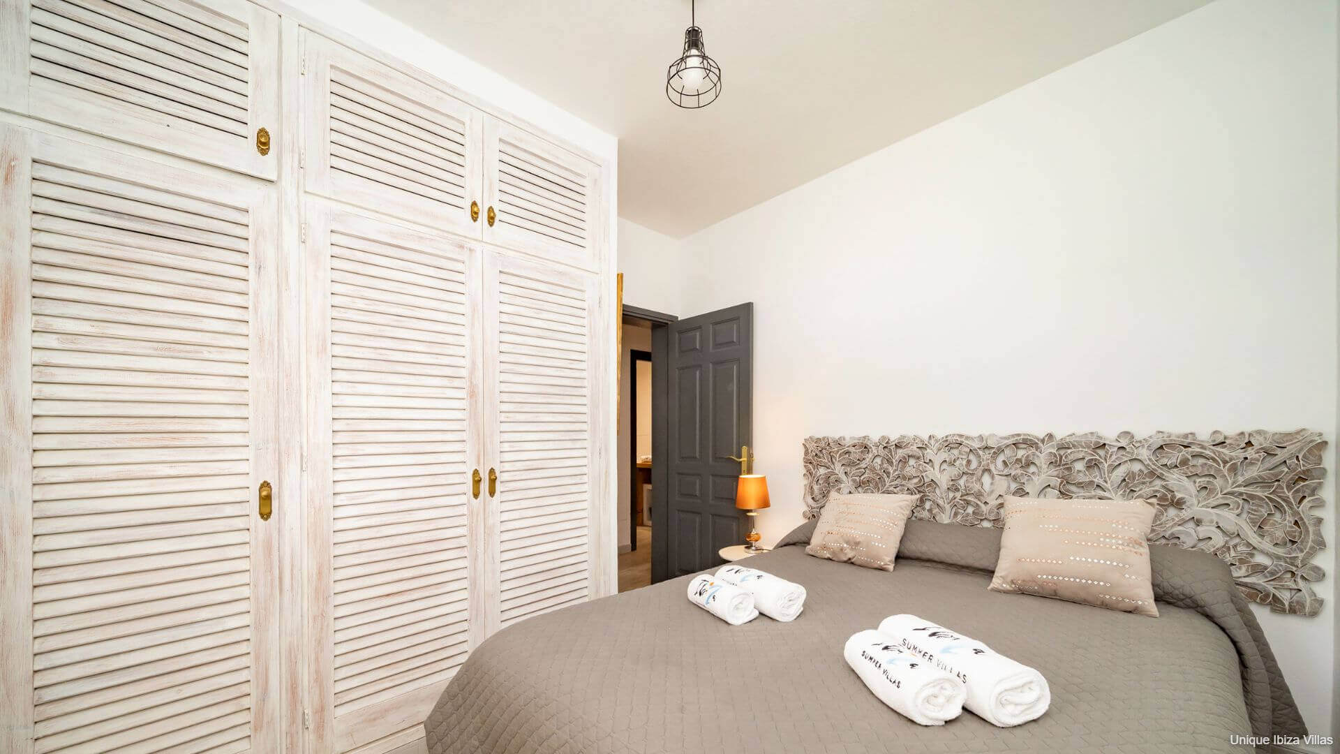 VILLA ISABELLE - 5 Bedrooms - San Rafael/Amnesia/UNVRS (Wak To Amenities) 