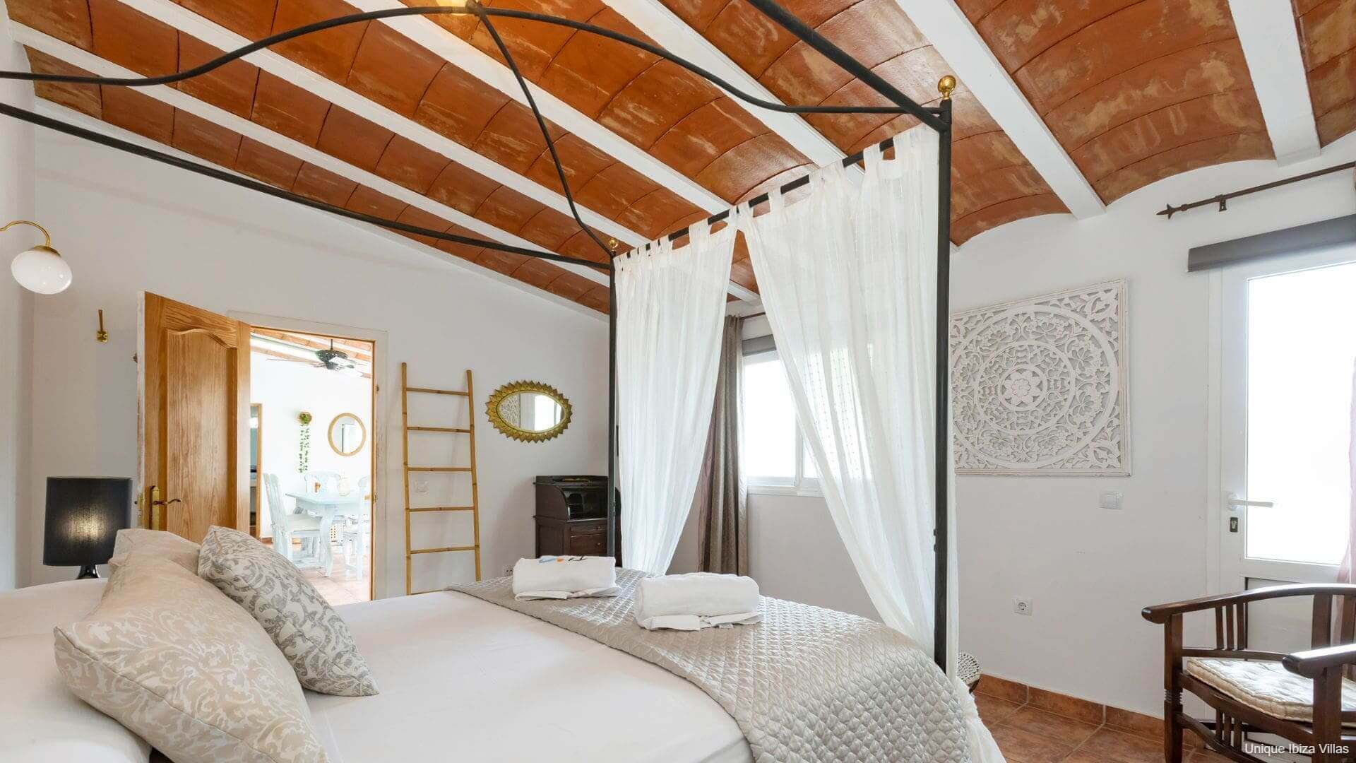 VILLA ISABELLE - 5 Bedrooms - San Rafael/Amnesia/UNVRS (Wak To Amenities) 