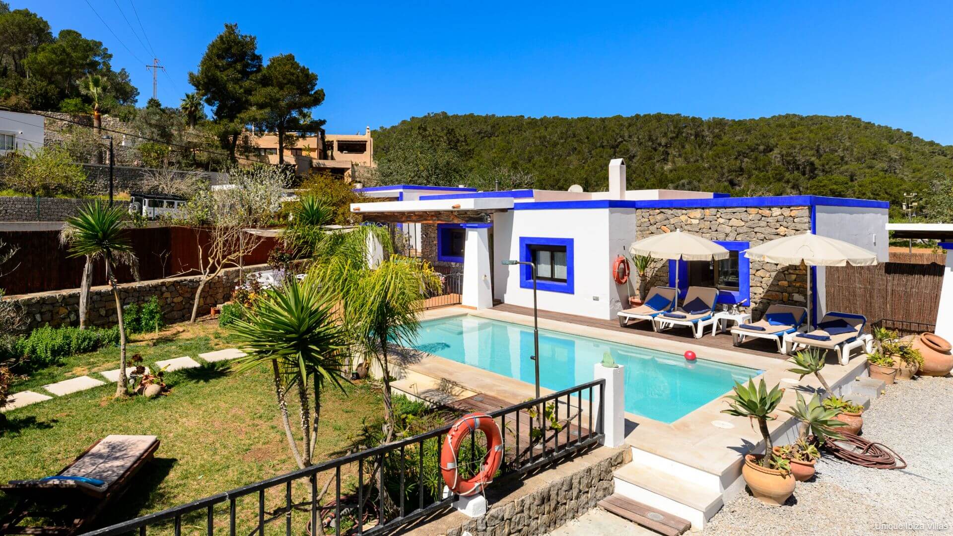 VILLA CAS PLA 33 - 3 Bedrooms - Puerto San Miguel (Walk To Beach)