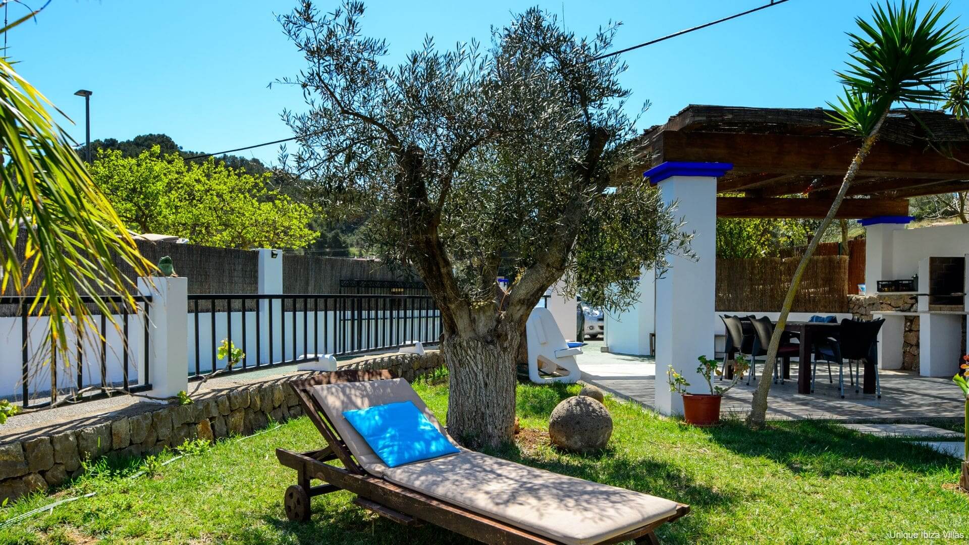 VILLA CAS PLA 33 - 3 Bedrooms - Puerto San Miguel (Walk To Beach)