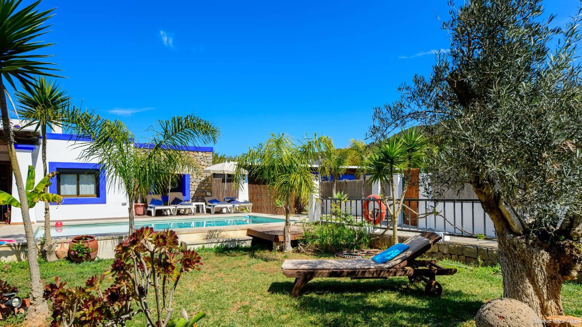 VILLA CAS PLA 33 - 3 Bedrooms - Puerto San Miguel (Walk To Beach)