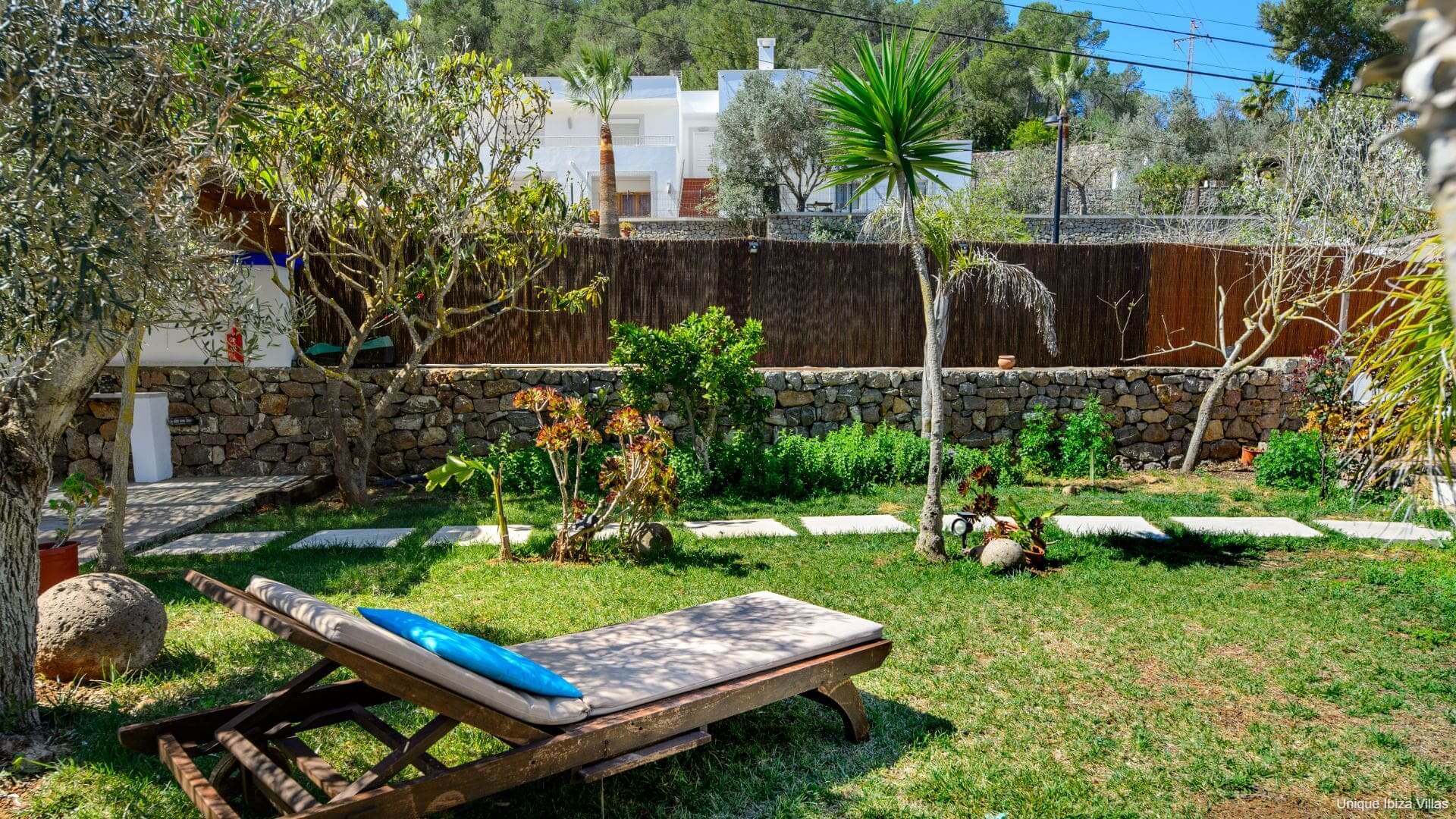 VILLA CAS PLA 33 - 3 Bedrooms - Puerto San Miguel (Walk To Beach)