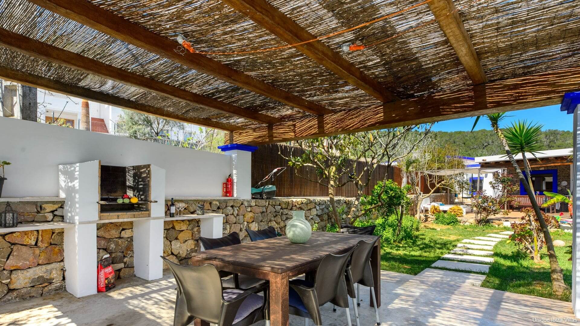 VILLA CAS PLA 33 - 3 Bedrooms - Puerto San Miguel (Walk To Beach)