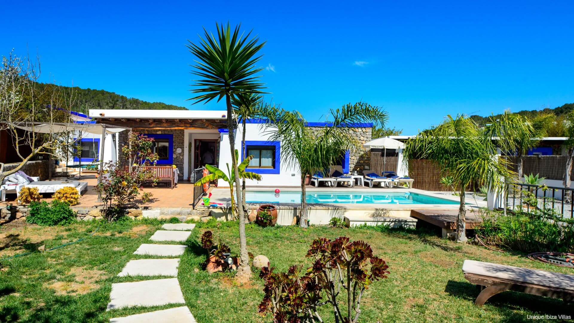 VILLA CAS PLA 33 - 3 Bedrooms - Puerto San Miguel (Walk To Beach)