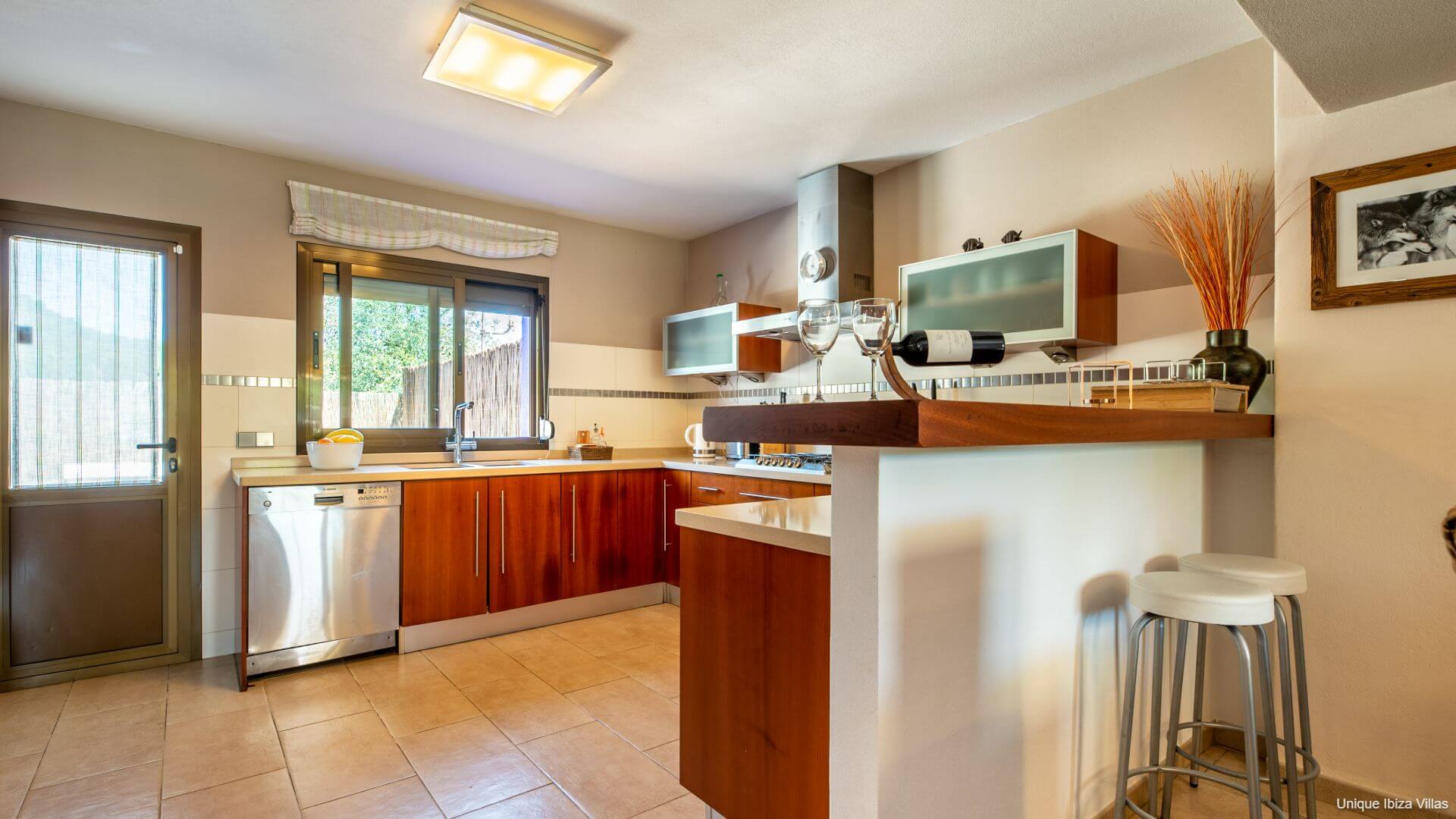 VILLA CAS PLA 33 - 3 Bedrooms - Puerto San Miguel (Walk To Beach)